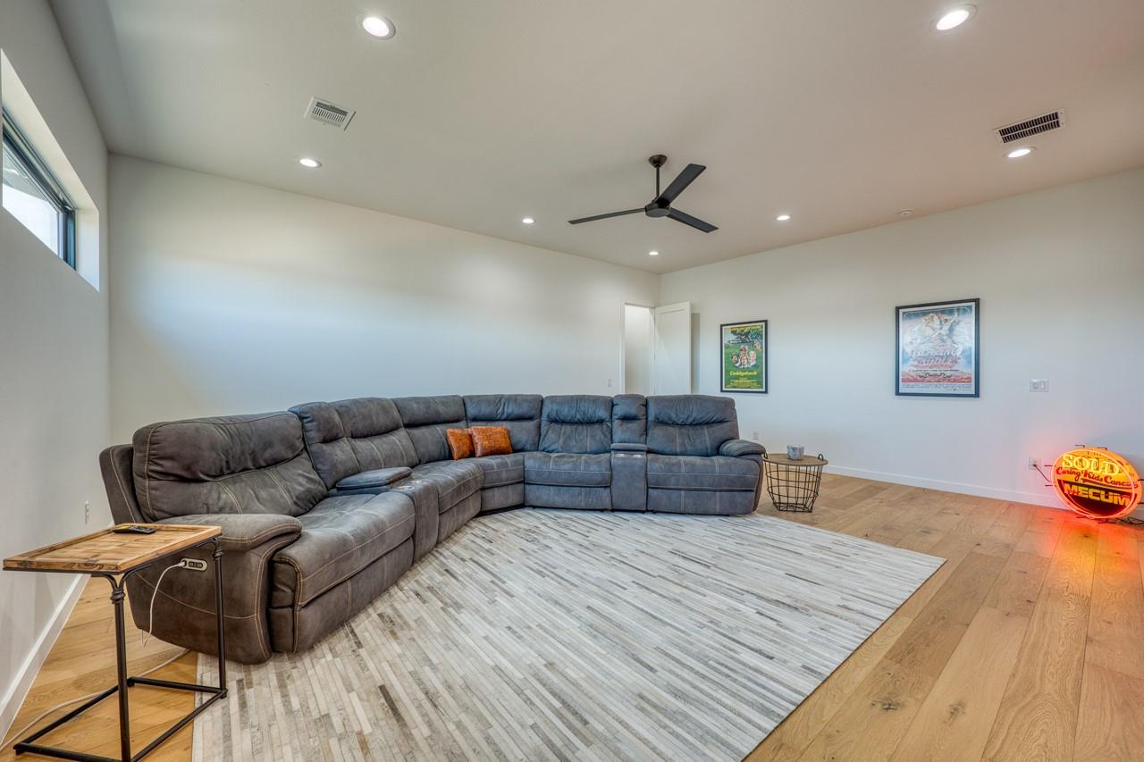 110 Clearwater Dr, Kingsland, TX 78639