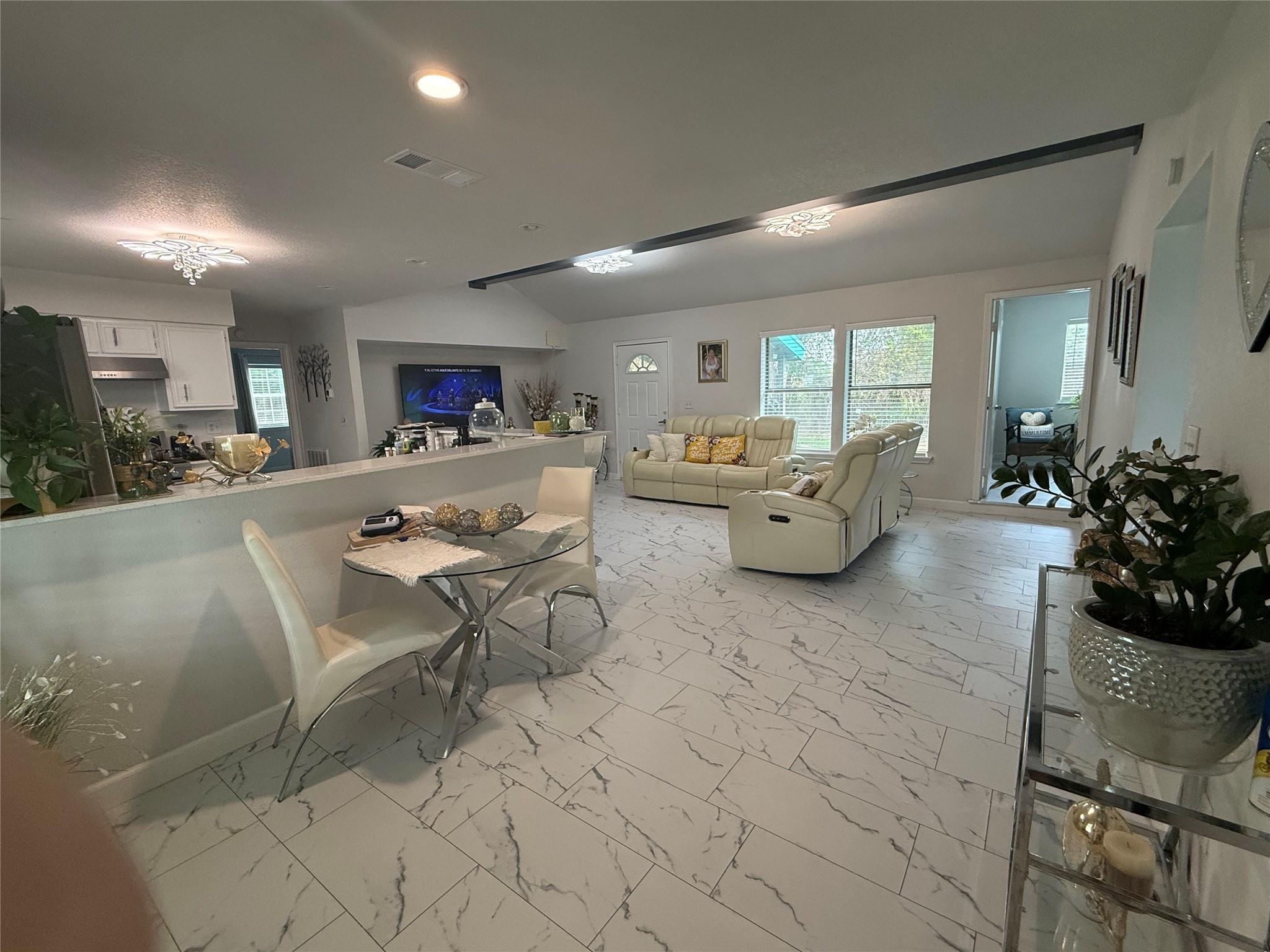 968 Red Town Rd, Elgin, TX 78621