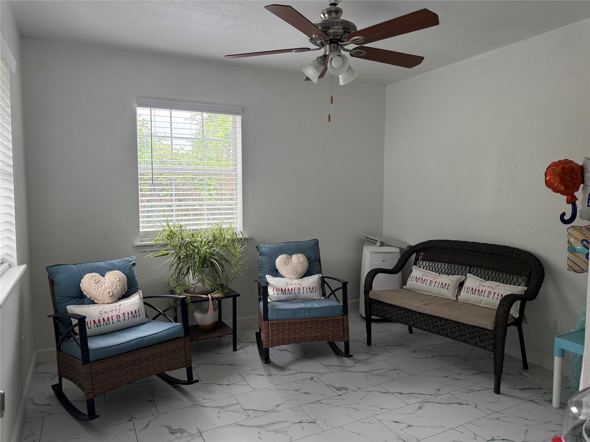 968 Red Town Rd, Elgin, TX 78621