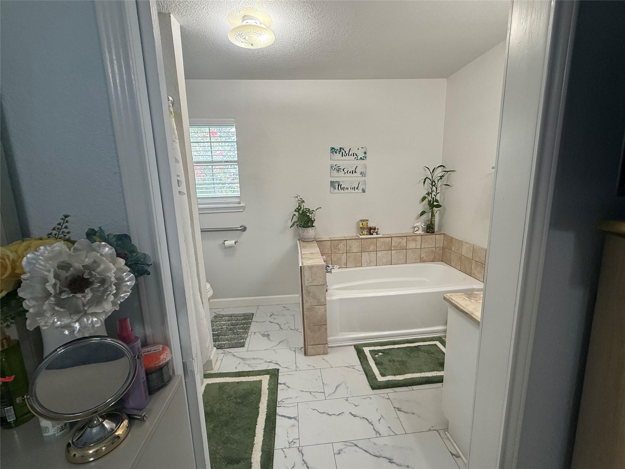 968 Red Town Rd, Elgin, TX 78621