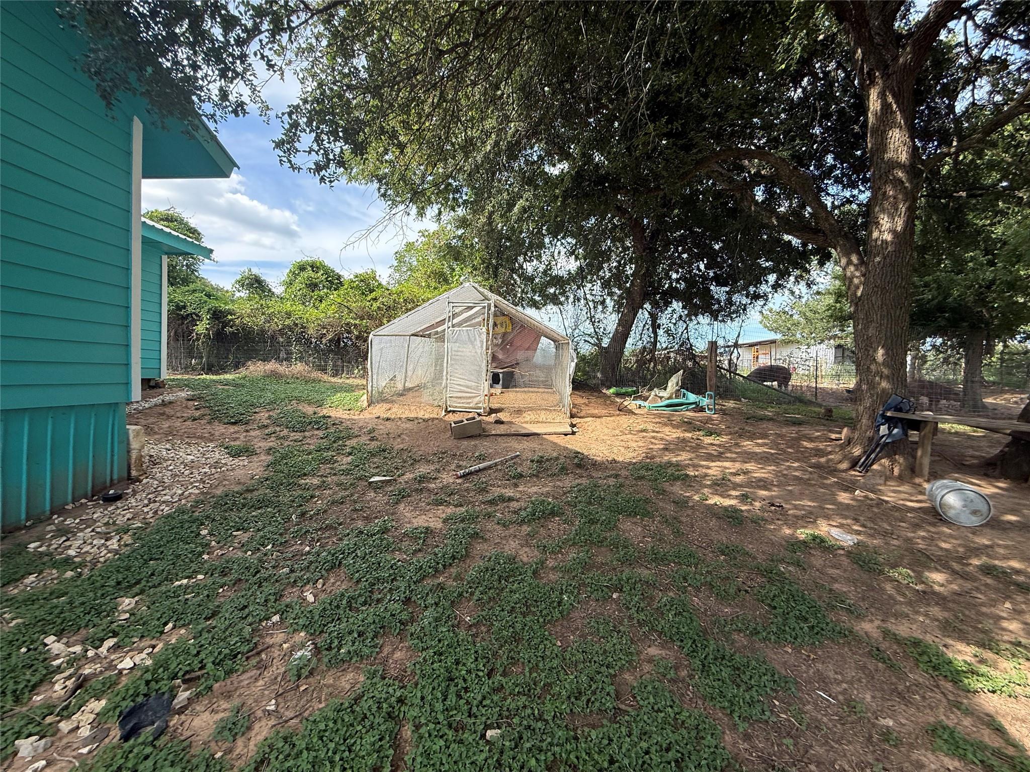 968 Red Town Rd, Elgin, TX 78621