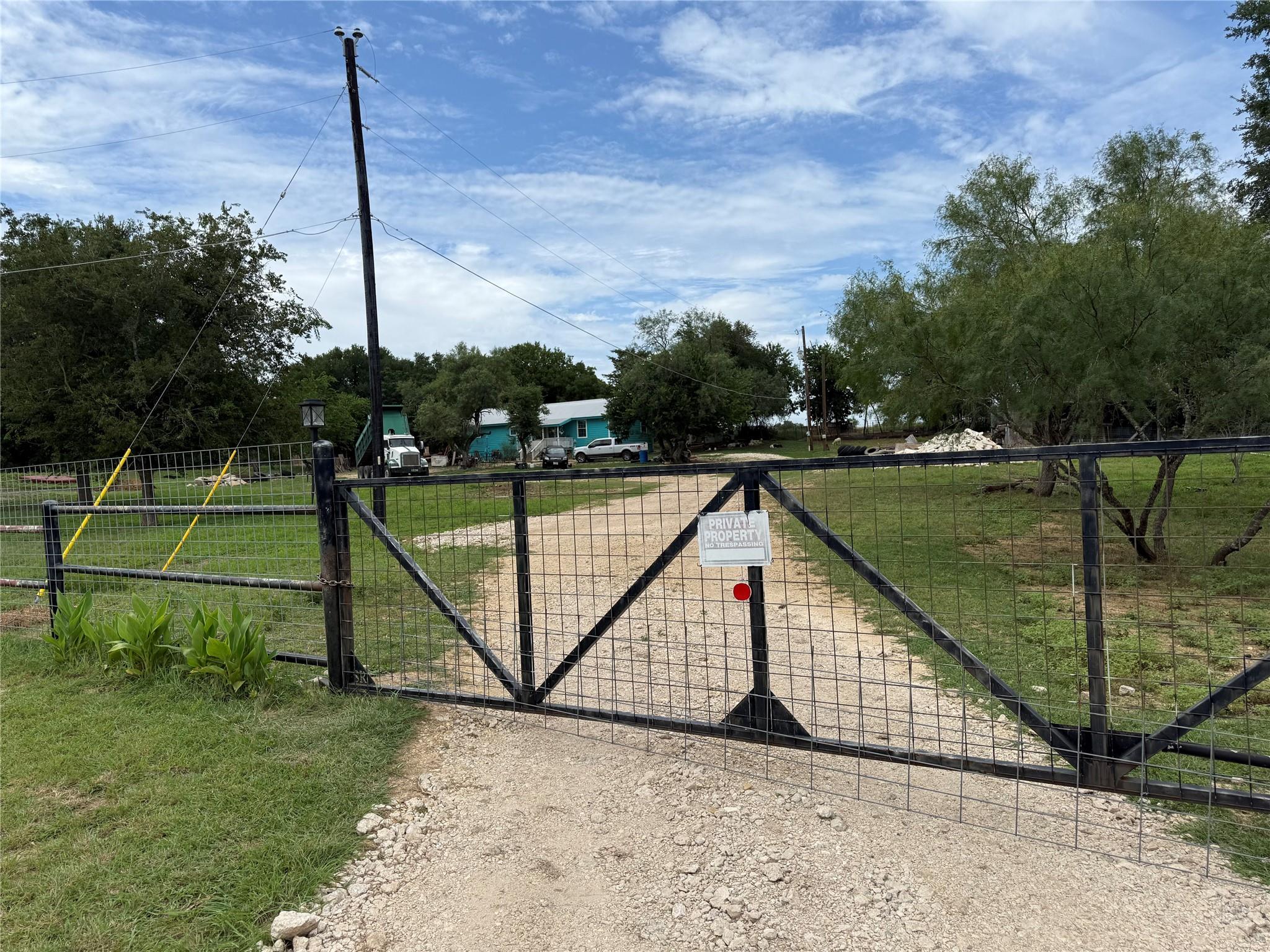 968 Red Town Rd, Elgin, TX 78621