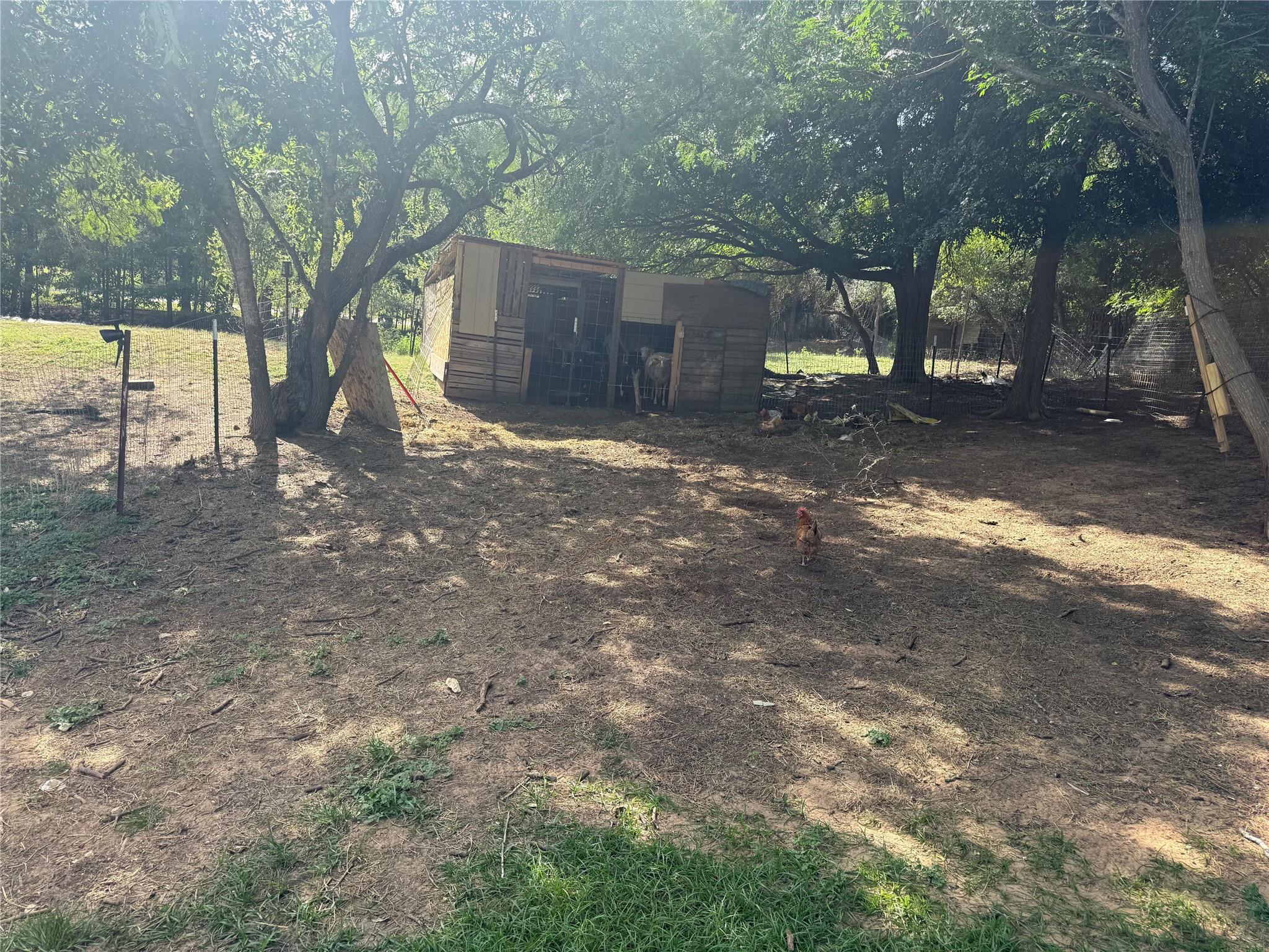 968 Red Town Rd, Elgin, TX 78621