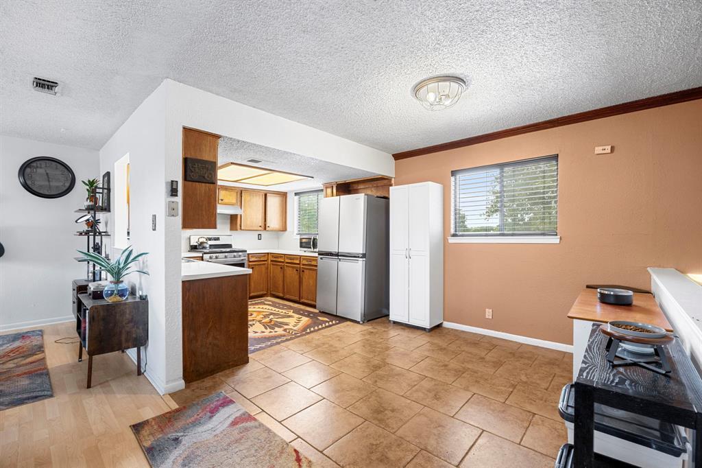 706 Cambridge Dr, Round Rock, TX 78664