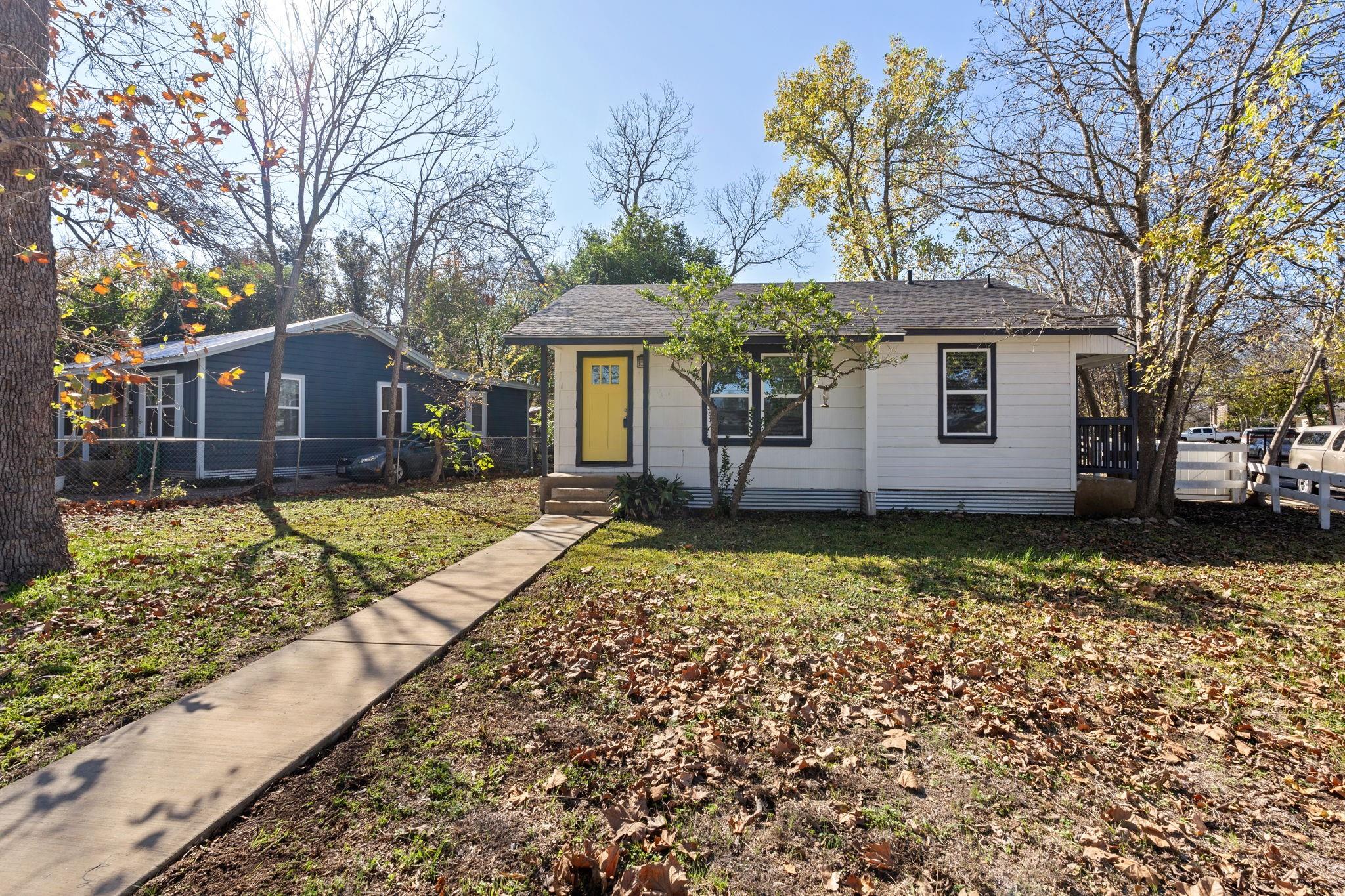 105 Riverside Dr, San Marcos, TX 78666