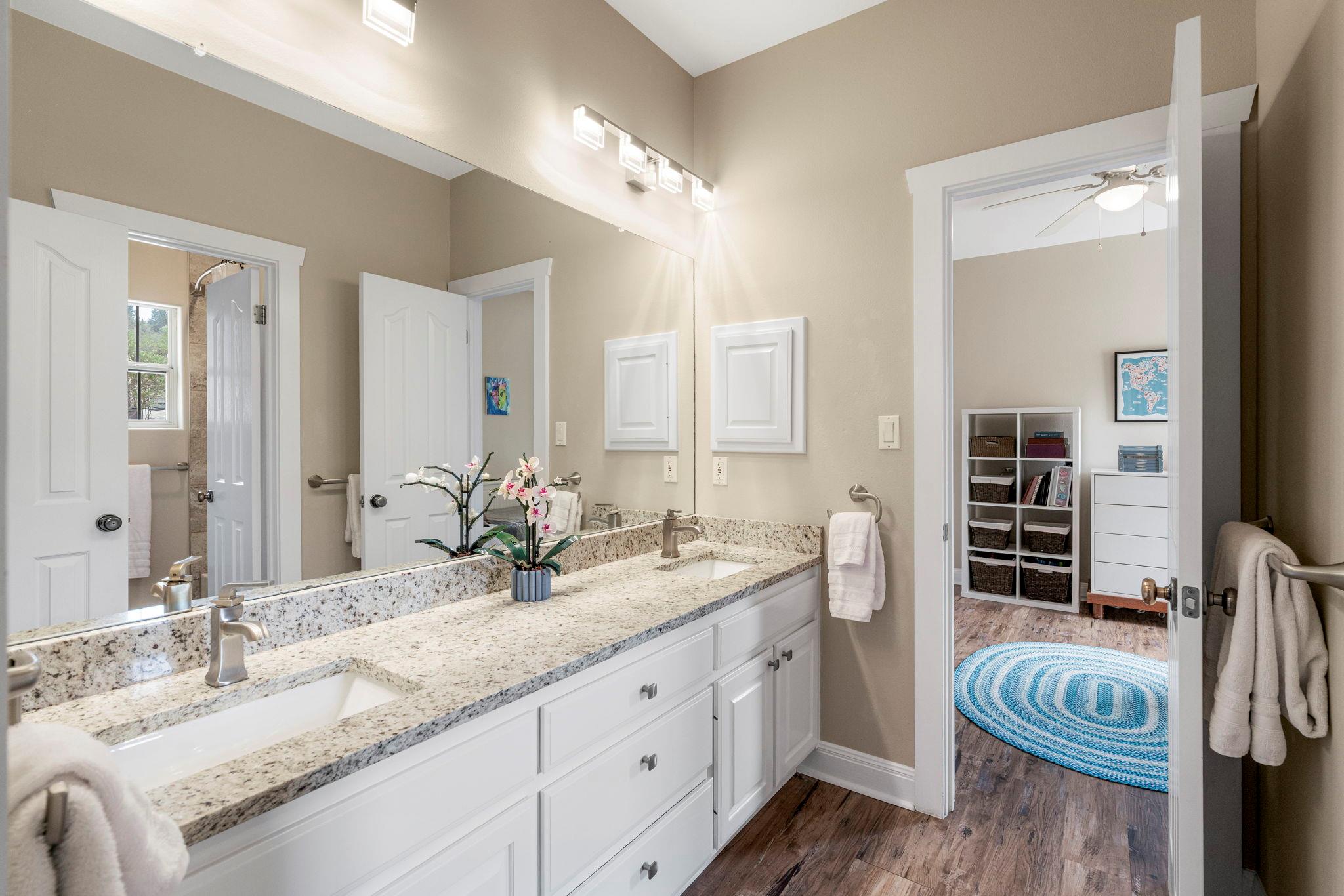 1005 Canyonwood Dr, Dripping Springs, TX 78620