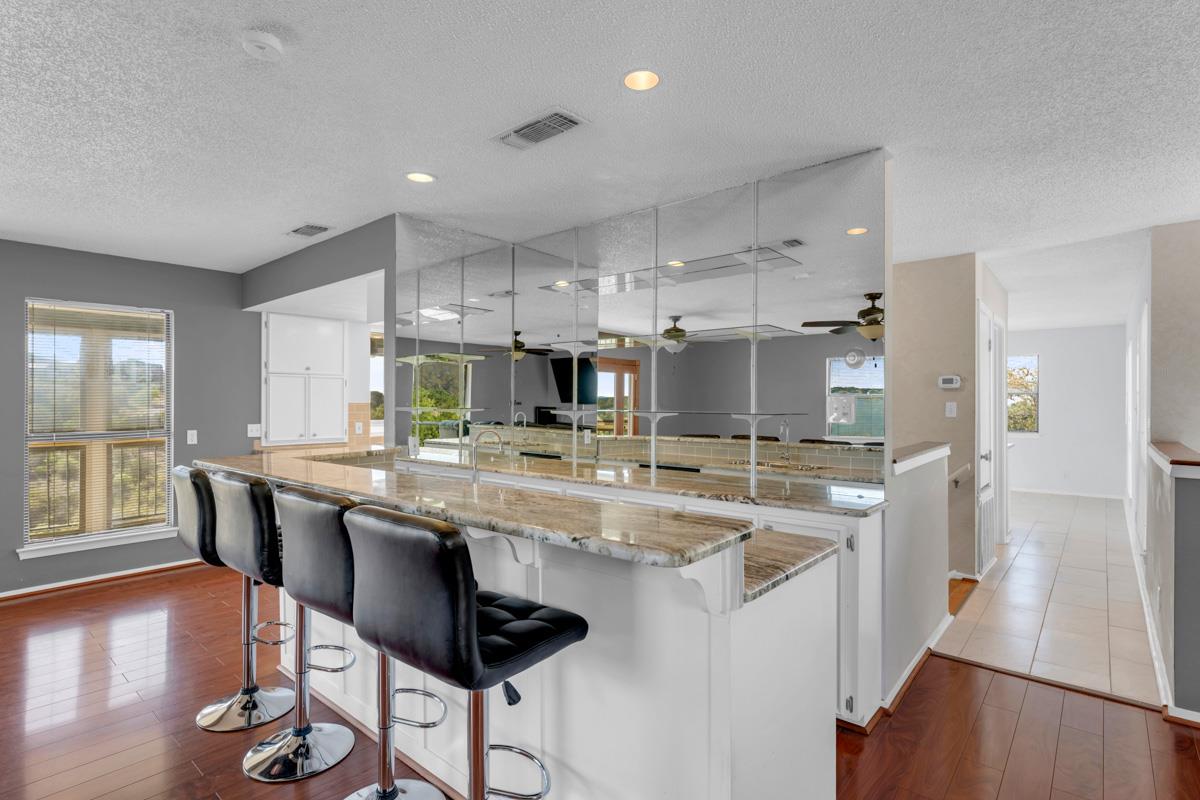 100 Semi Cir, Horseshoe Bay, TX 78657