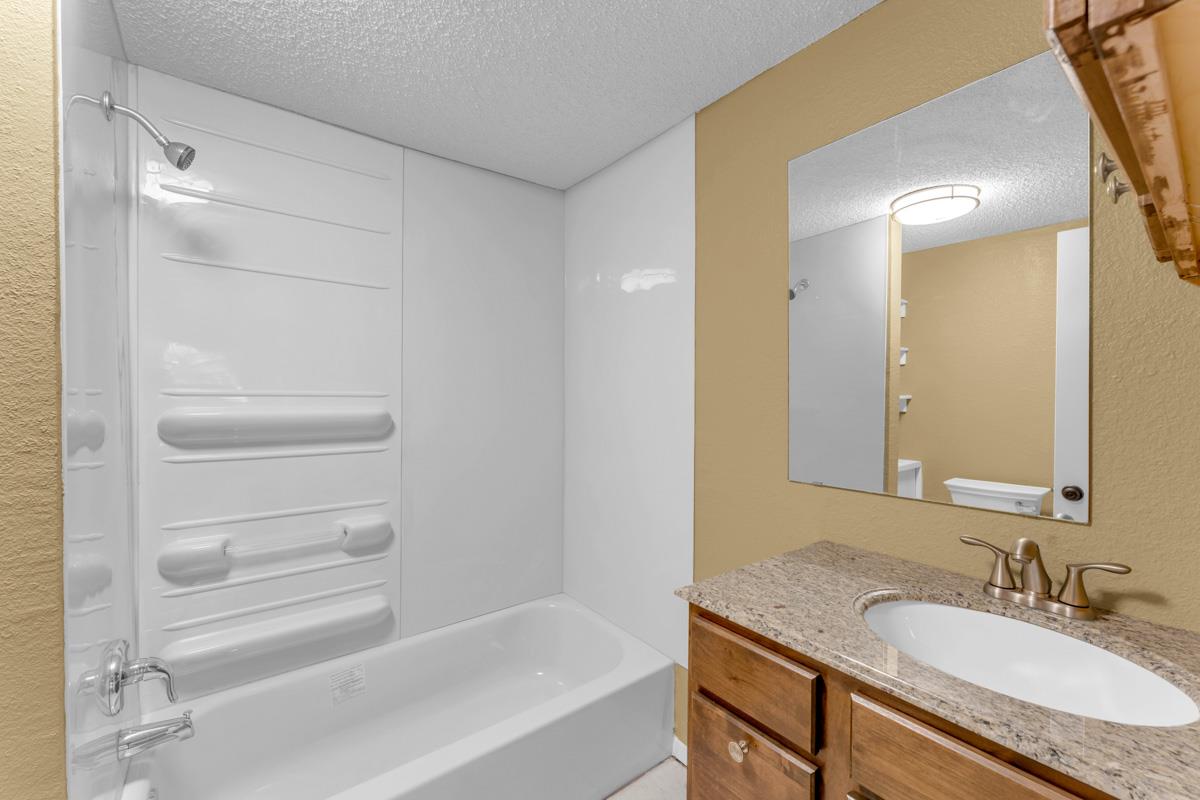 100 Semi Cir, Horseshoe Bay, TX 78657