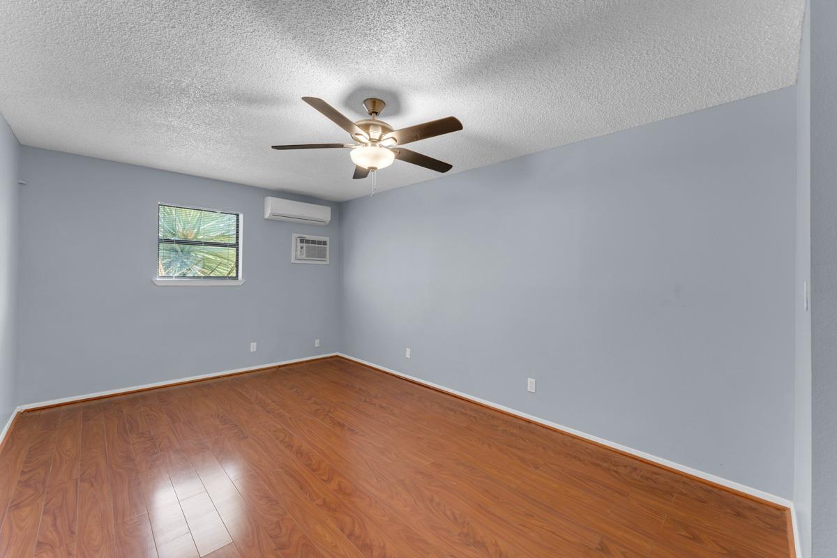 100 Semi Cir, Horseshoe Bay, TX 78657