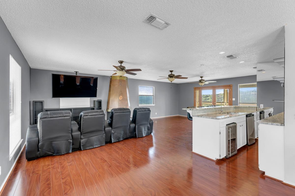 100 Semi Cir, Horseshoe Bay, TX 78657