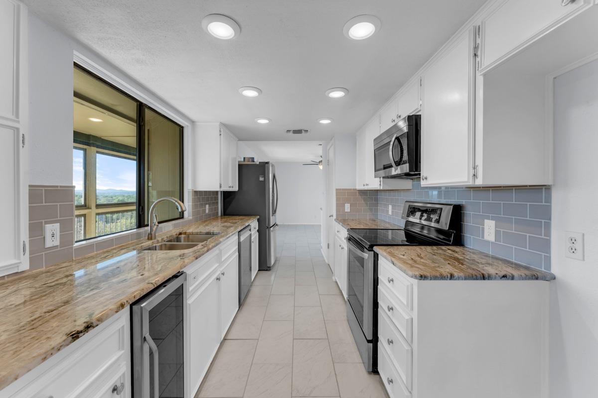 100 Semi Cir, Horseshoe Bay, TX 78657