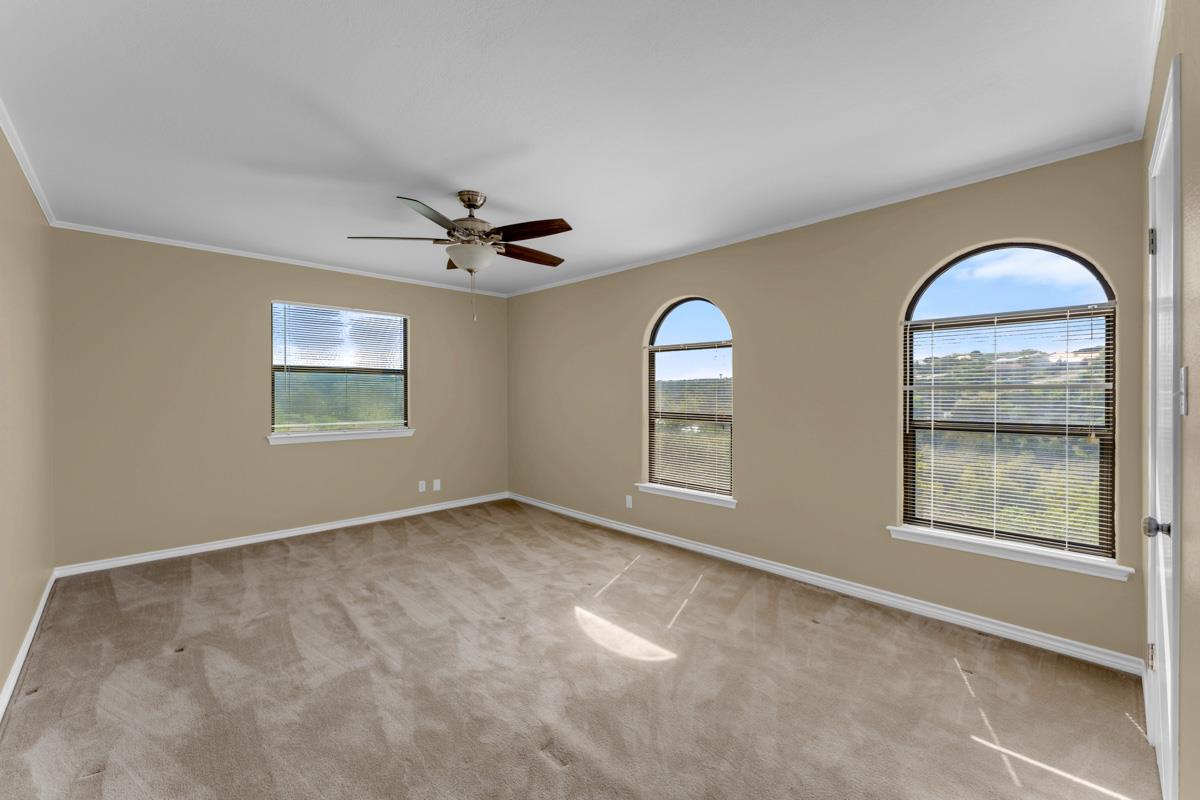 100 Semi Cir, Horseshoe Bay, TX 78657