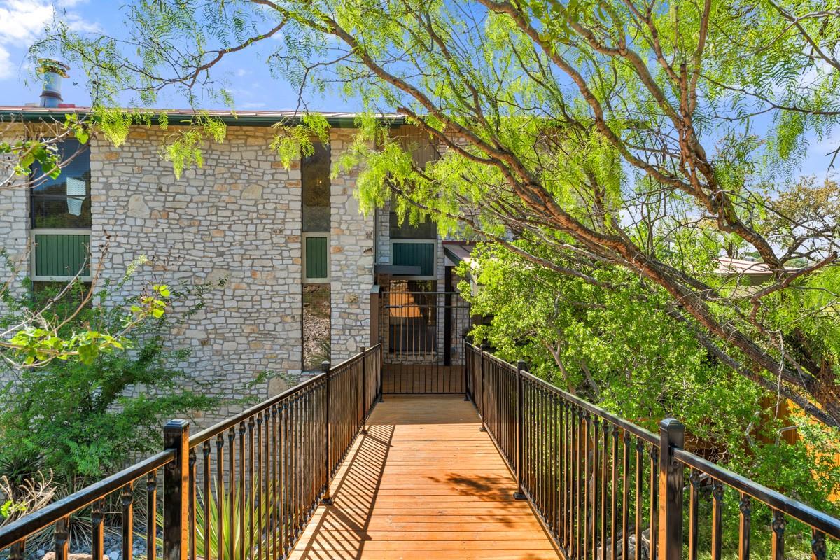 100 Semi Cir, Horseshoe Bay, TX 78657