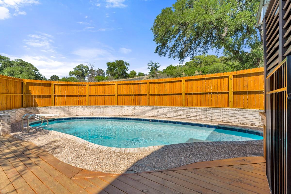 100 Semi Cir, Horseshoe Bay, TX 78657