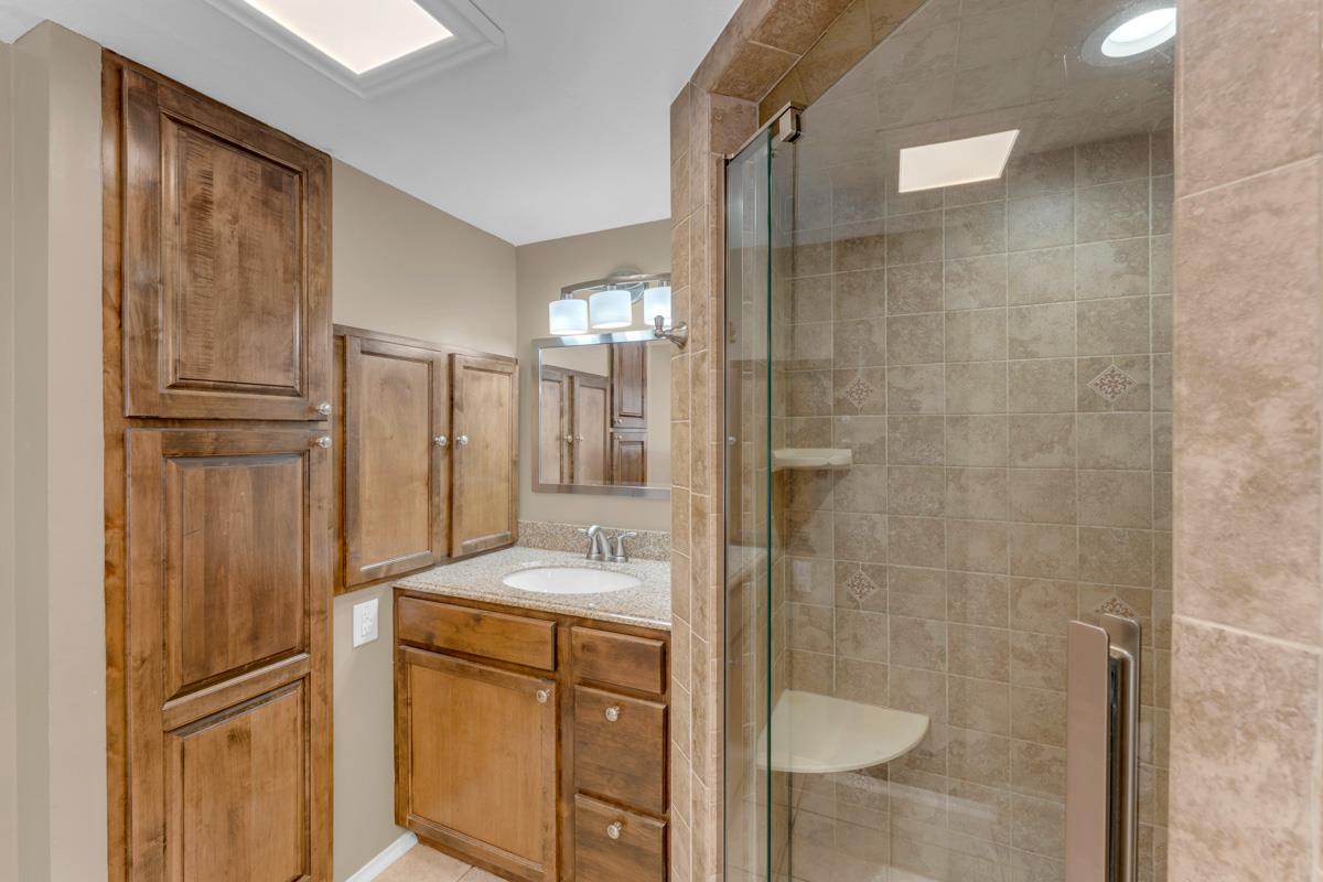 100 Semi Cir, Horseshoe Bay, TX 78657