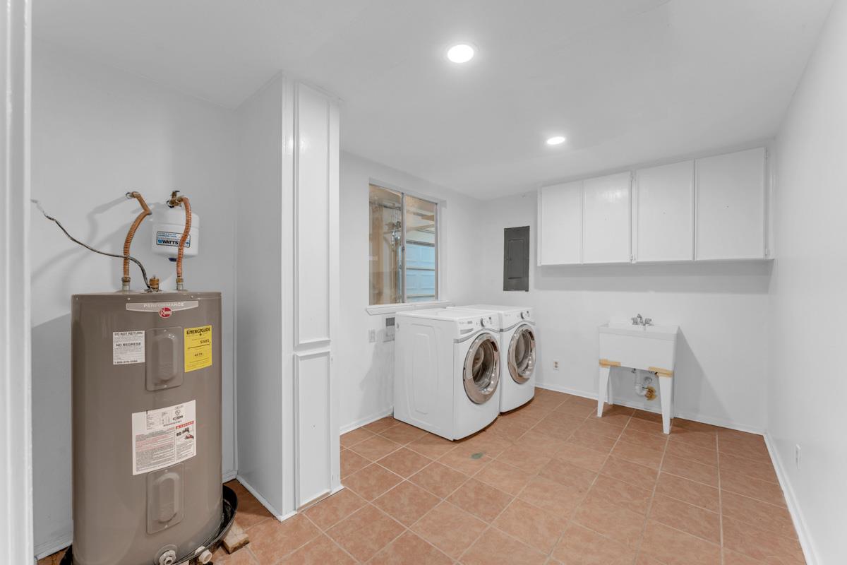 100 Semi Cir, Horseshoe Bay, TX 78657