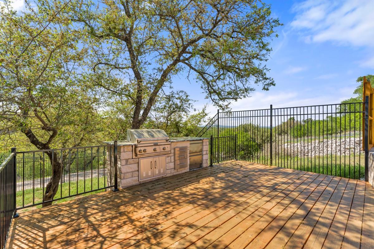 100 Semi Cir, Horseshoe Bay, TX 78657