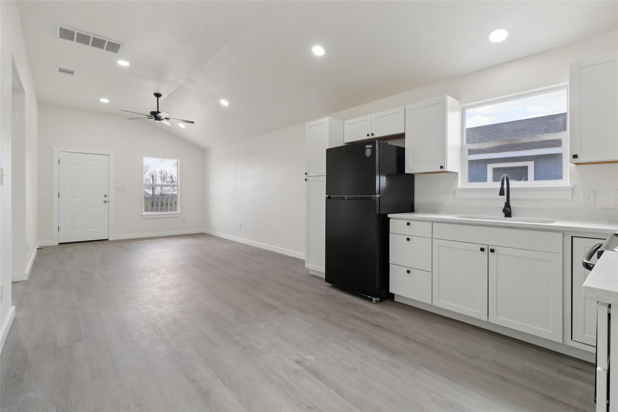 1087 Schubert Ln # E, Kyle, TX 78640