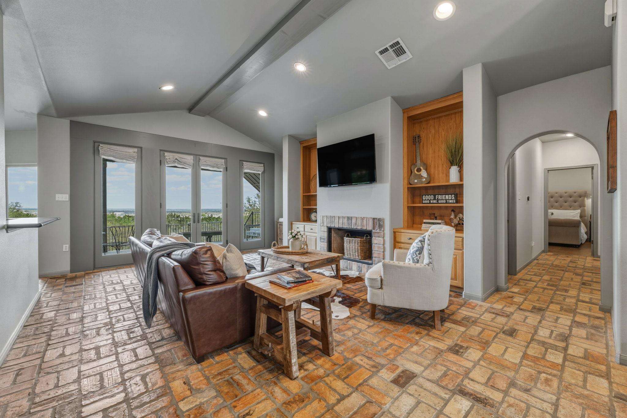 251 Goodnight Trl, Dripping Springs, TX 78620