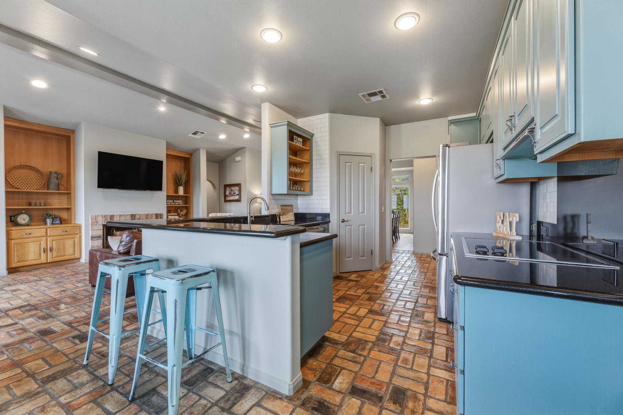 251 Goodnight Trl, Dripping Springs, TX 78620