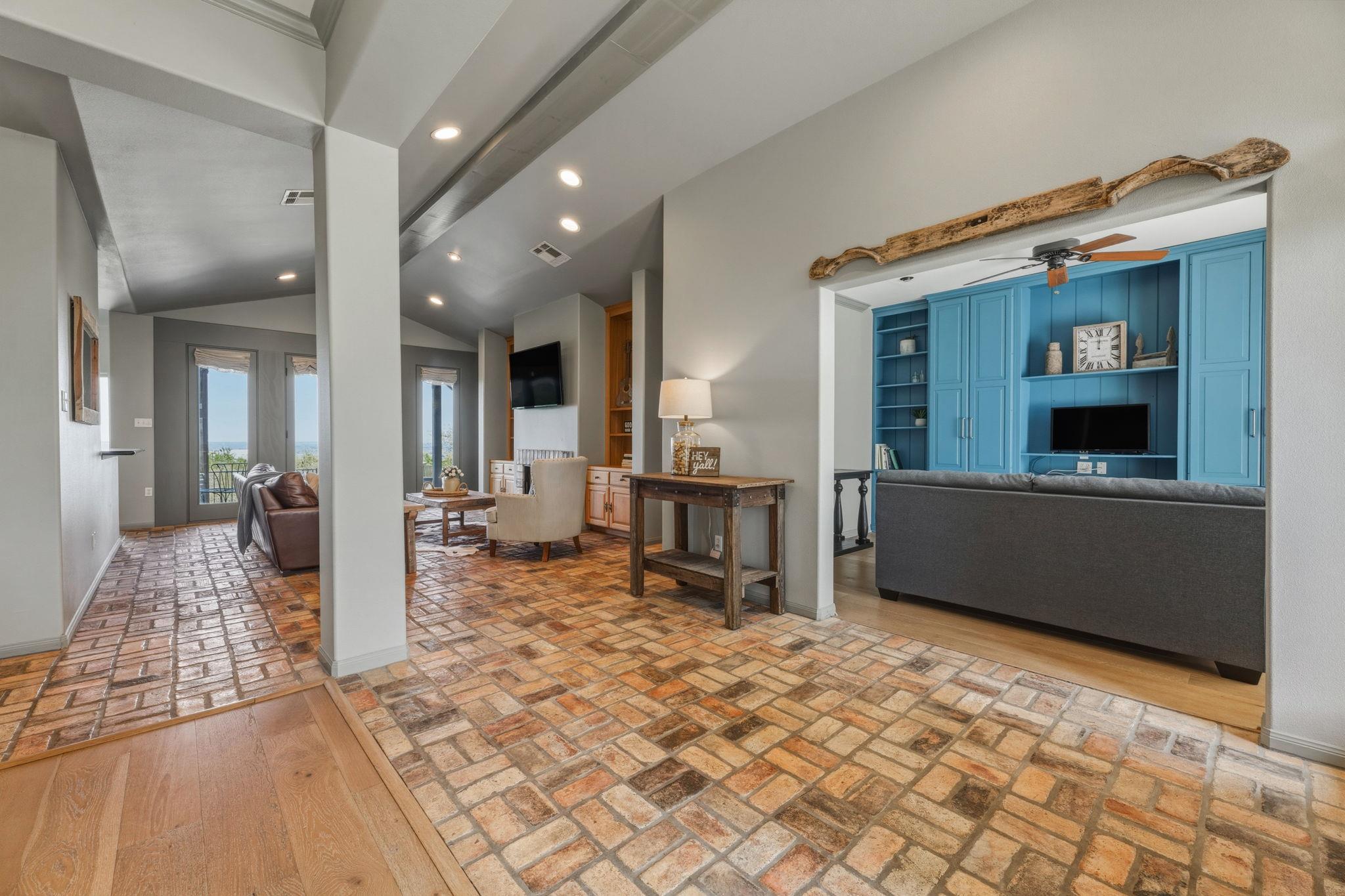 251 Goodnight Trl, Dripping Springs, TX 78620