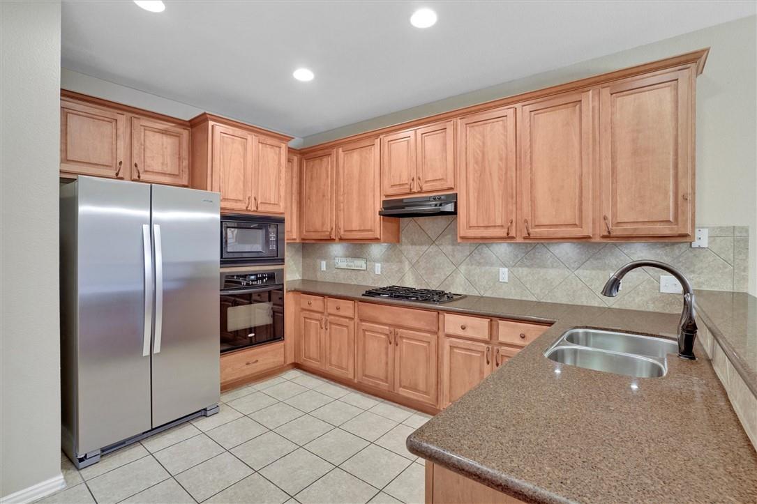 2001 Singing Hls, Leander, TX 78641