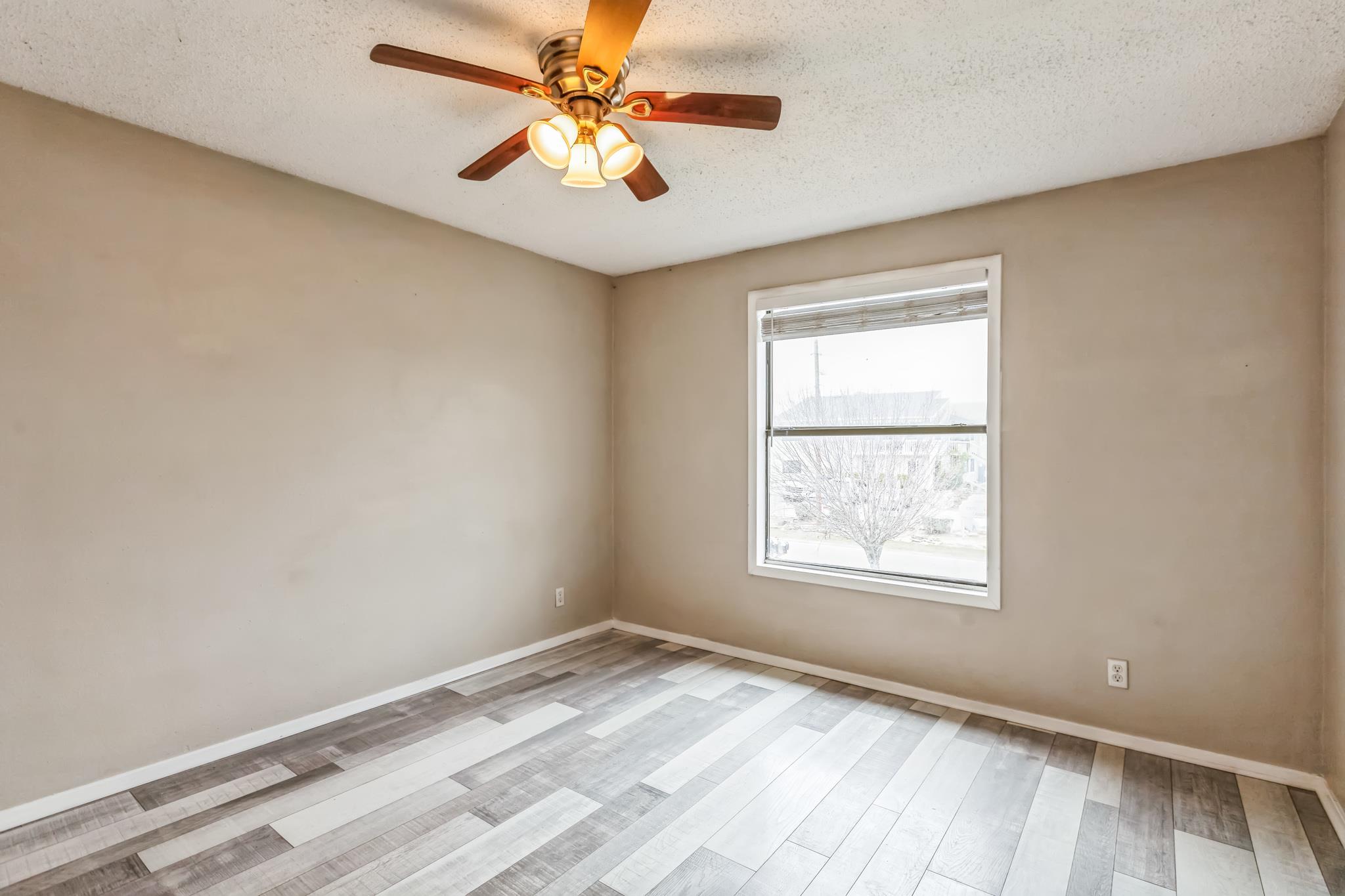 20600 Bonanza St # 4, Lago Vista, TX 78645