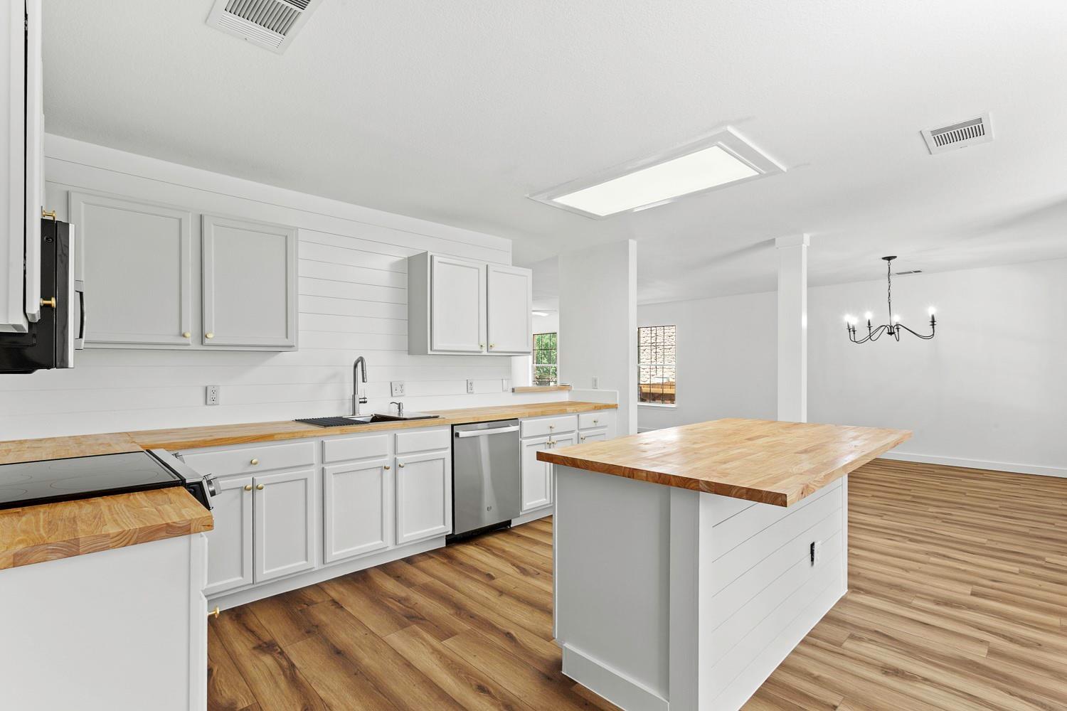 2431 Lavendale Ct, Austin, TX 78748