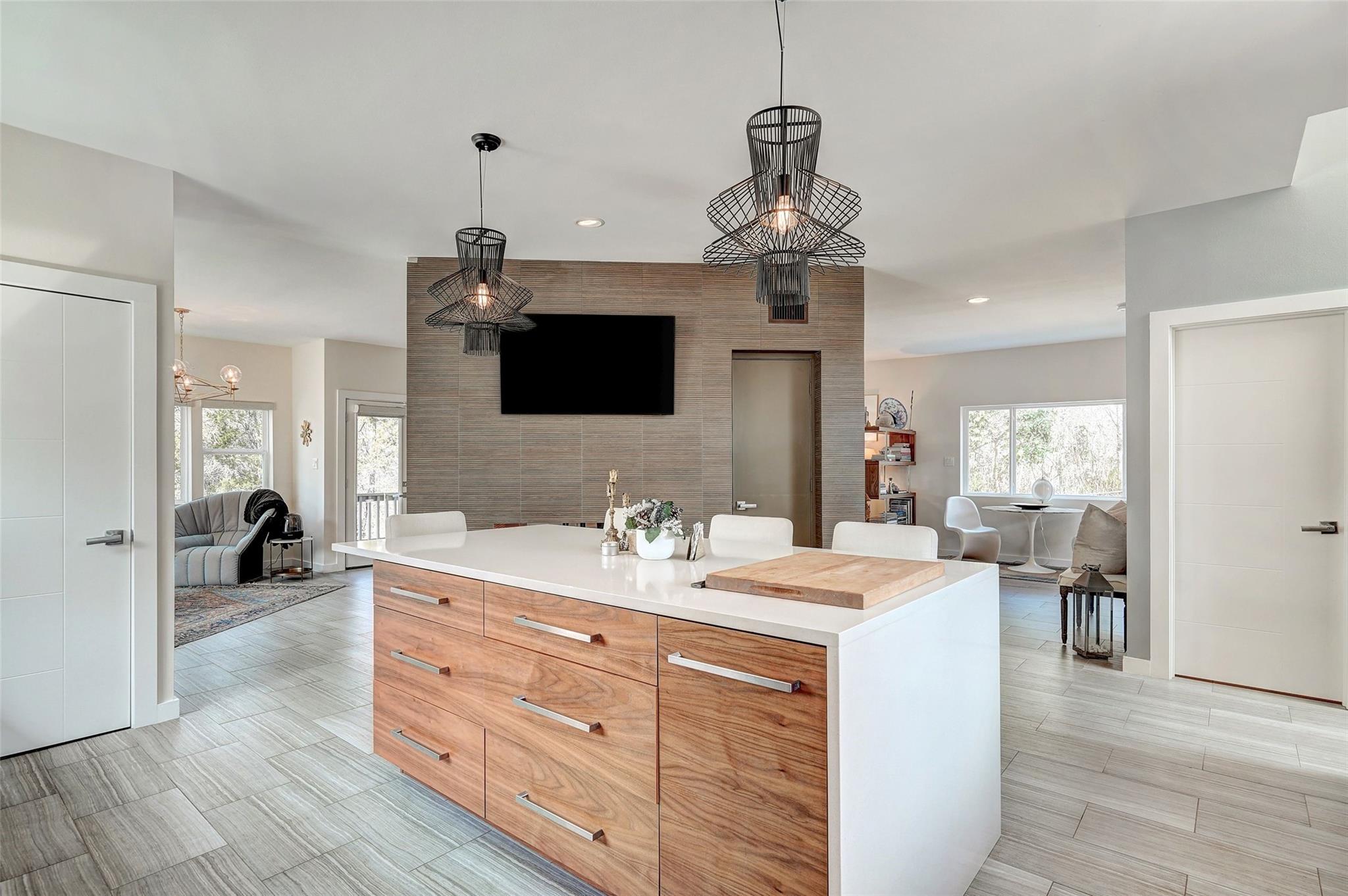 6 Sugar Creek Dr, West Lake Hills, TX 78746