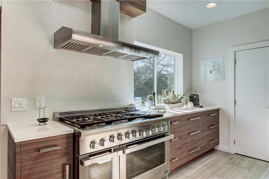 6 Sugar Creek Dr, West Lake Hills, TX 78746