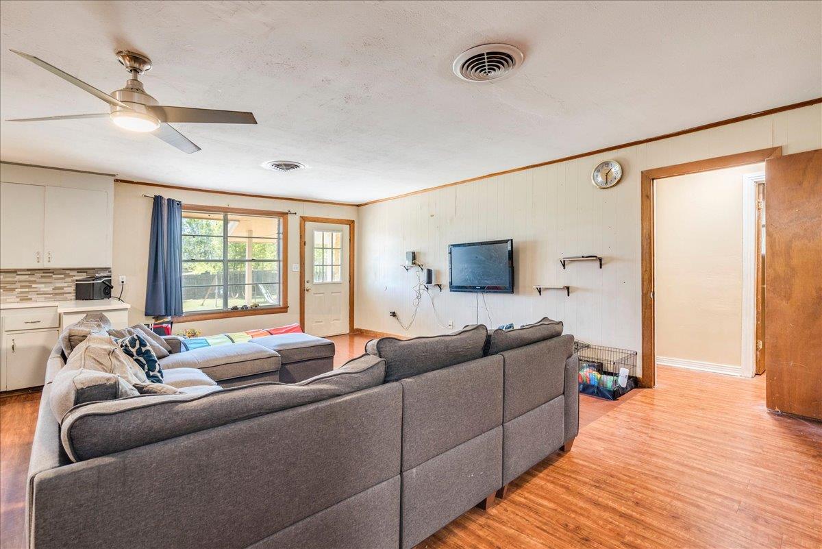 500 Blackjack St, Lockhart, TX 78644