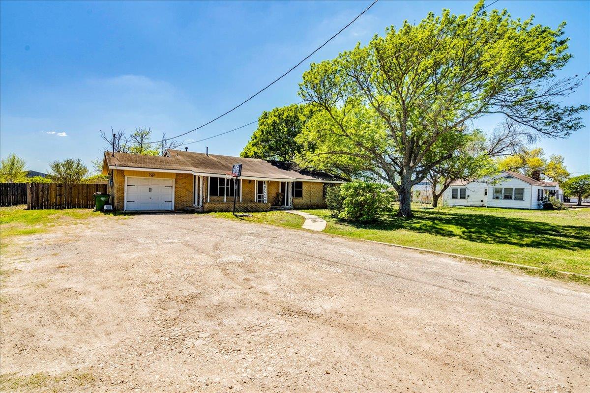 500 Blackjack St, Lockhart, TX 78644