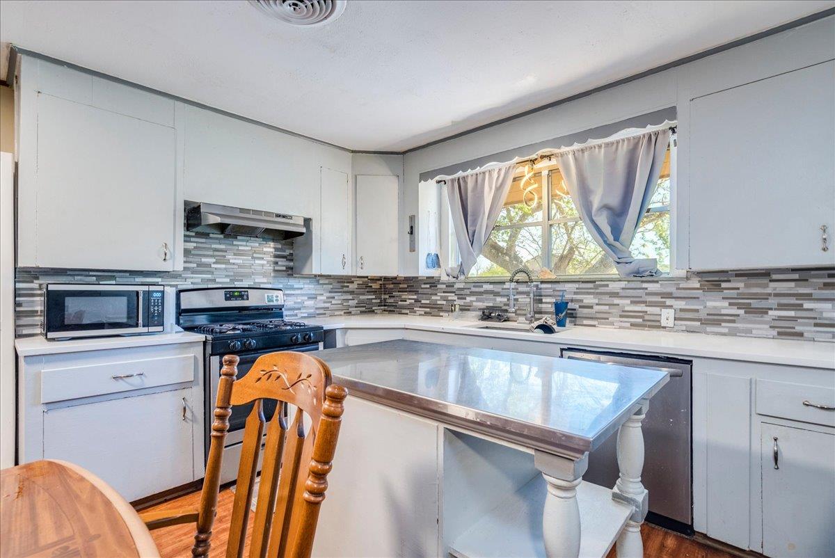 500 Blackjack St, Lockhart, TX 78644