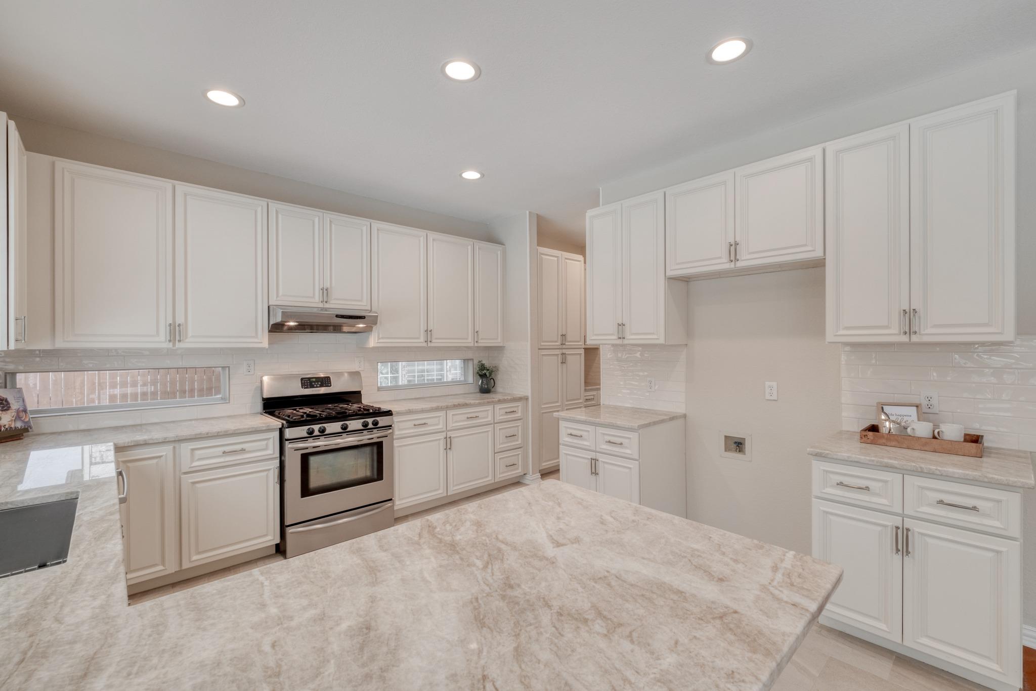 1202 Oakwood Blvd, Round Rock, TX 78681