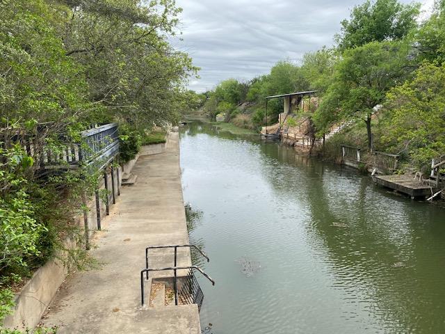 522 Circle Dr, Sunrise Beach, TX 78643