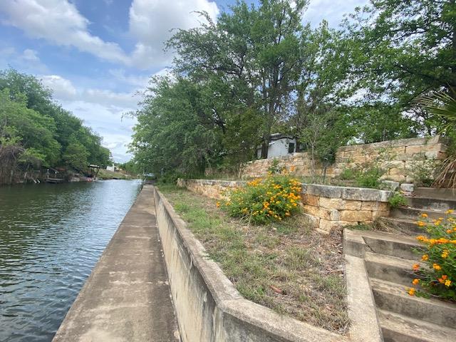 522 Circle Dr, Sunrise Beach, TX 78643