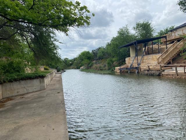 522 Circle Dr, Sunrise Beach, TX 78643