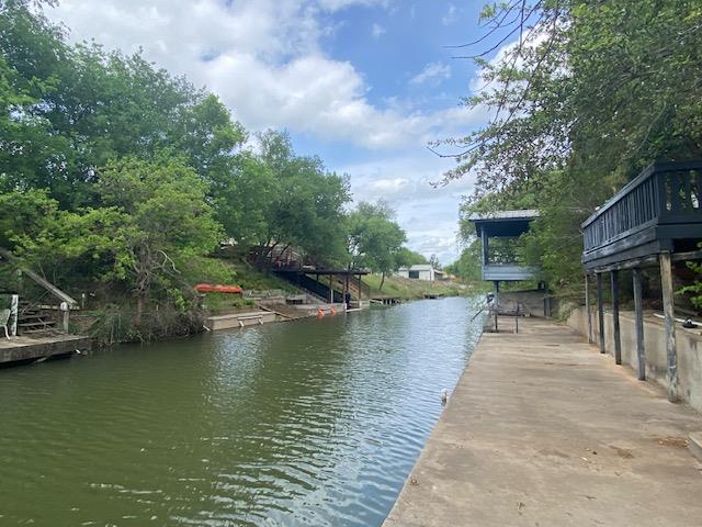 522 Circle Dr, Sunrise Beach, TX 78643