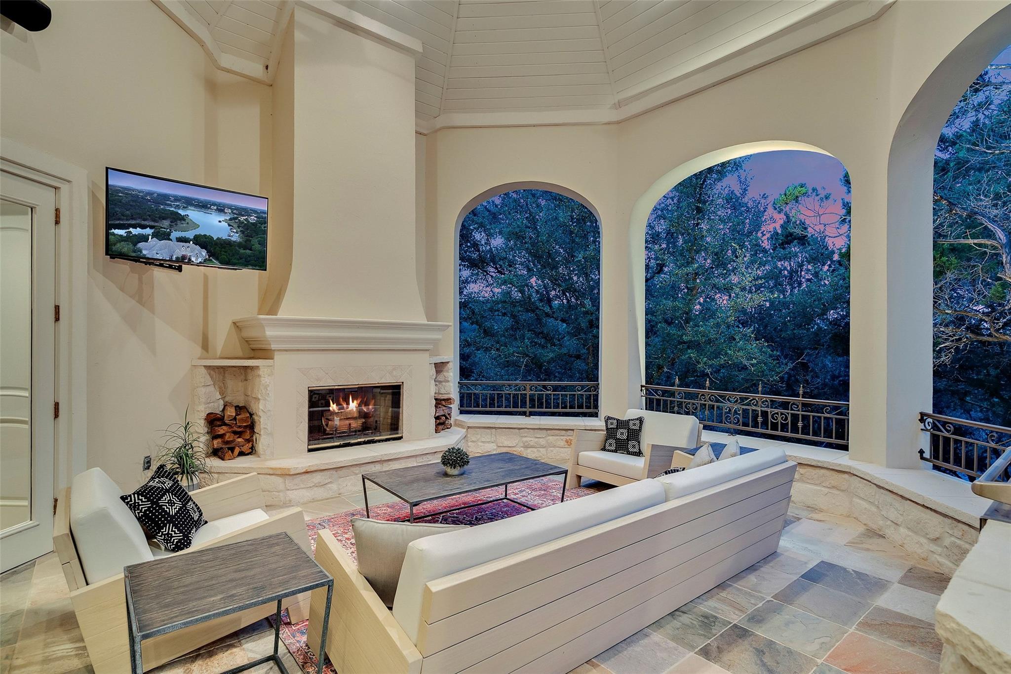 601 S Angel Light Dr, Spicewood, TX 78669