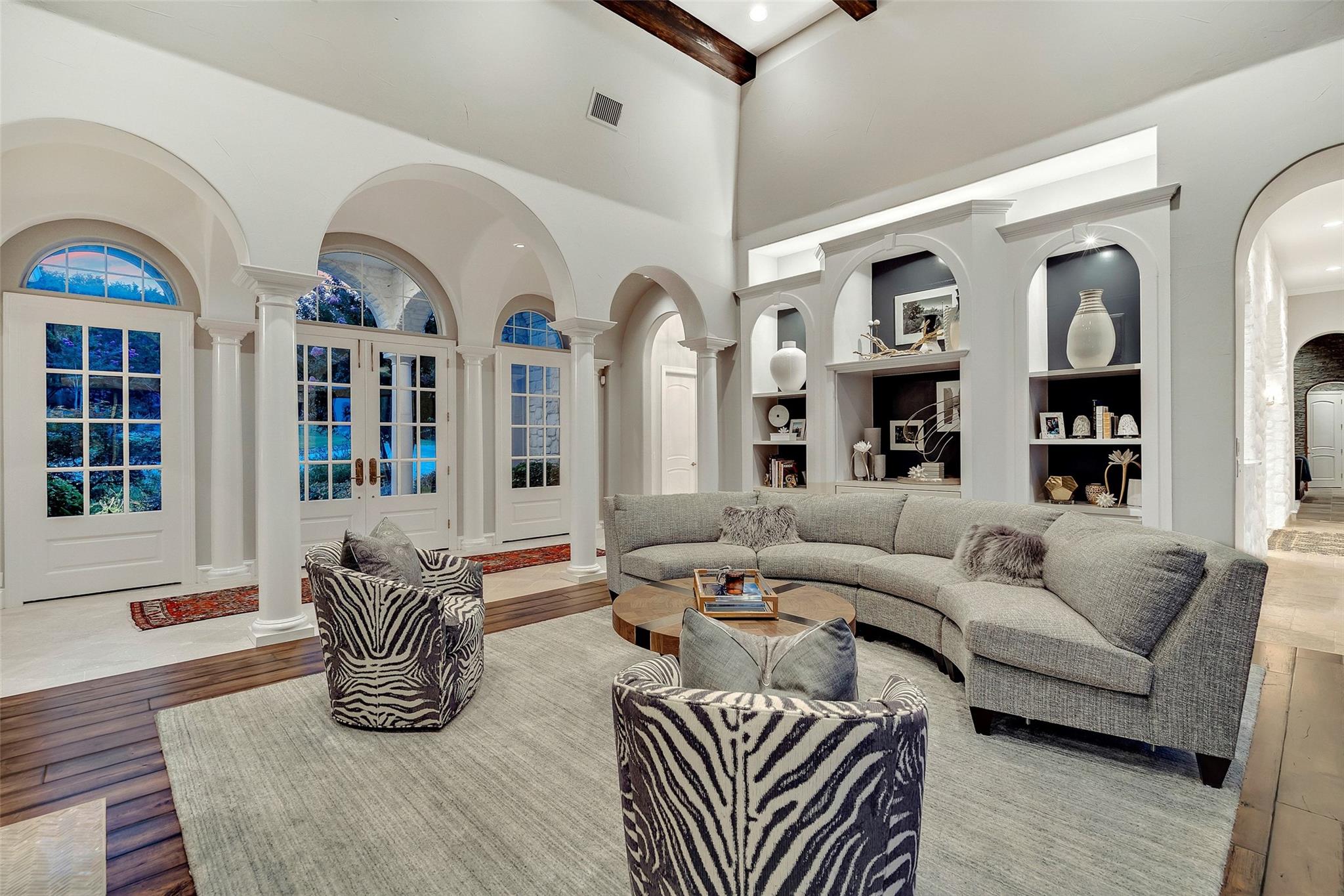 601 S Angel Light Dr, Spicewood, TX 78669