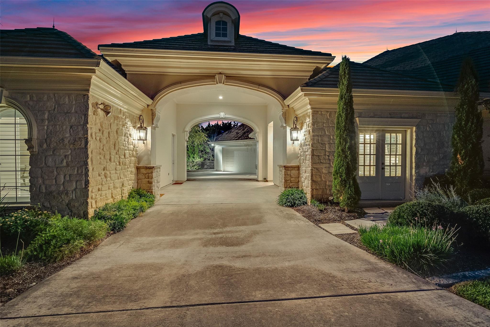 601 S Angel Light Dr, Spicewood, TX 78669