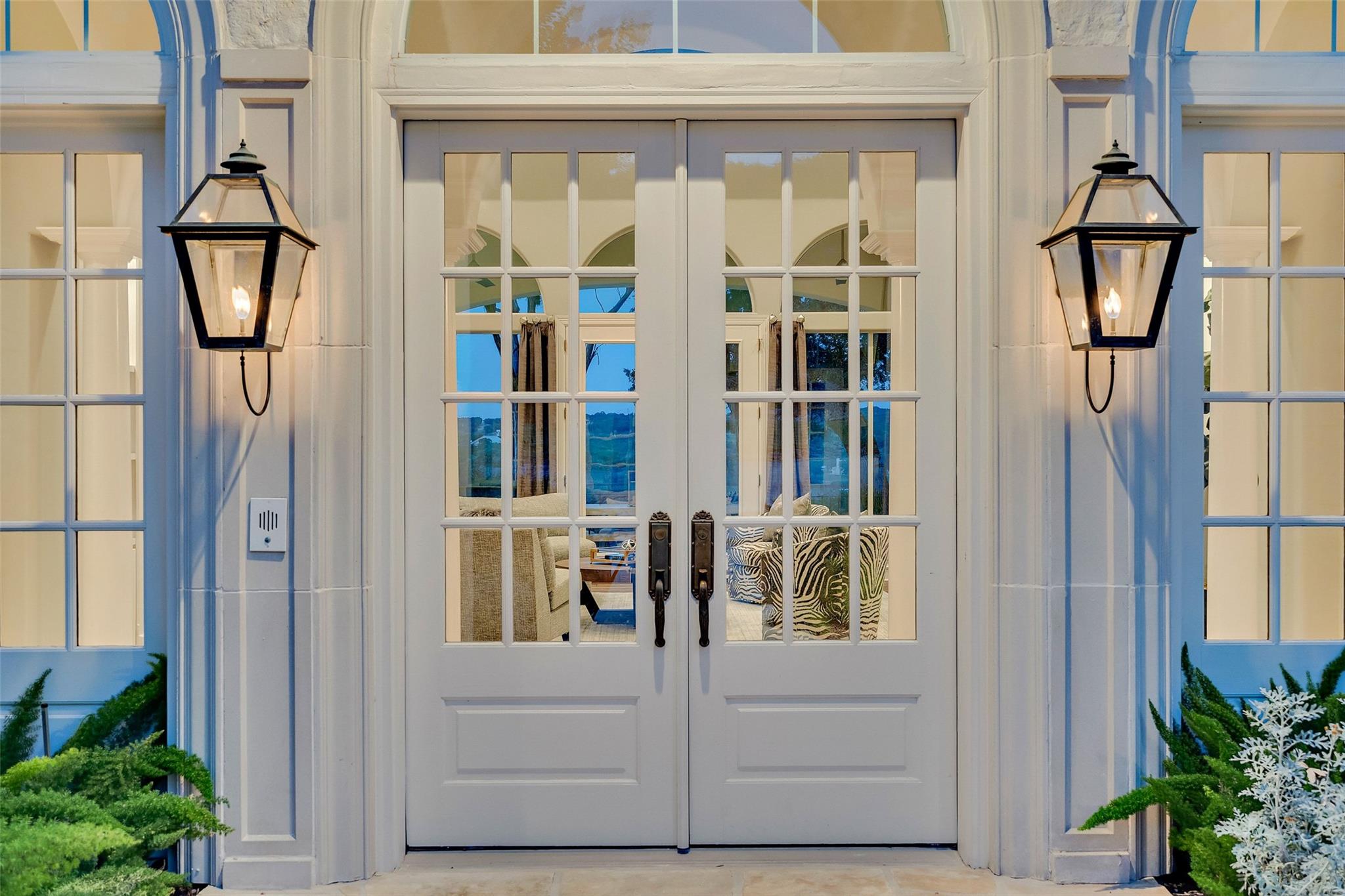 601 S Angel Light Dr, Spicewood, TX 78669