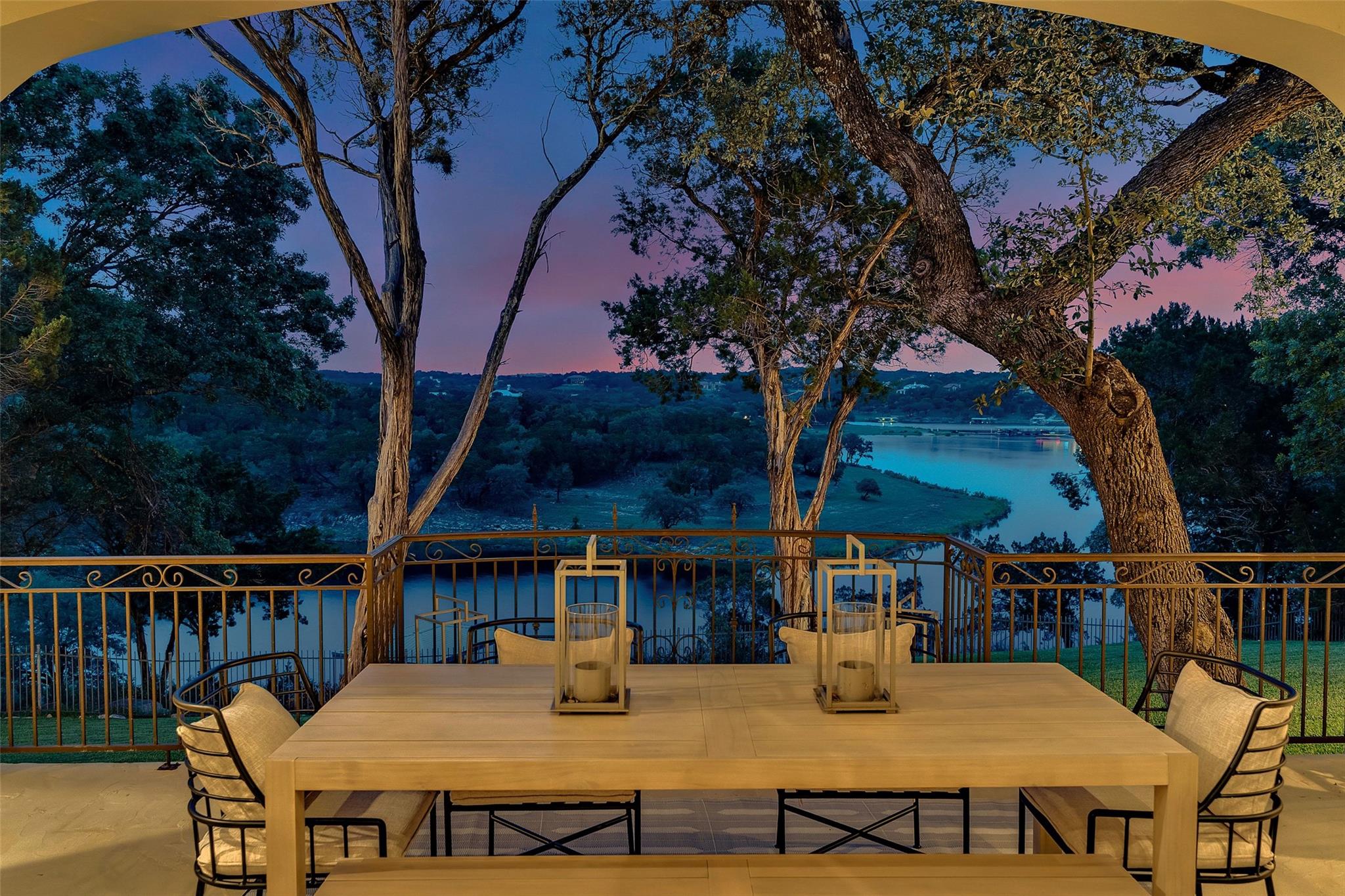 601 S Angel Light Dr, Spicewood, TX 78669