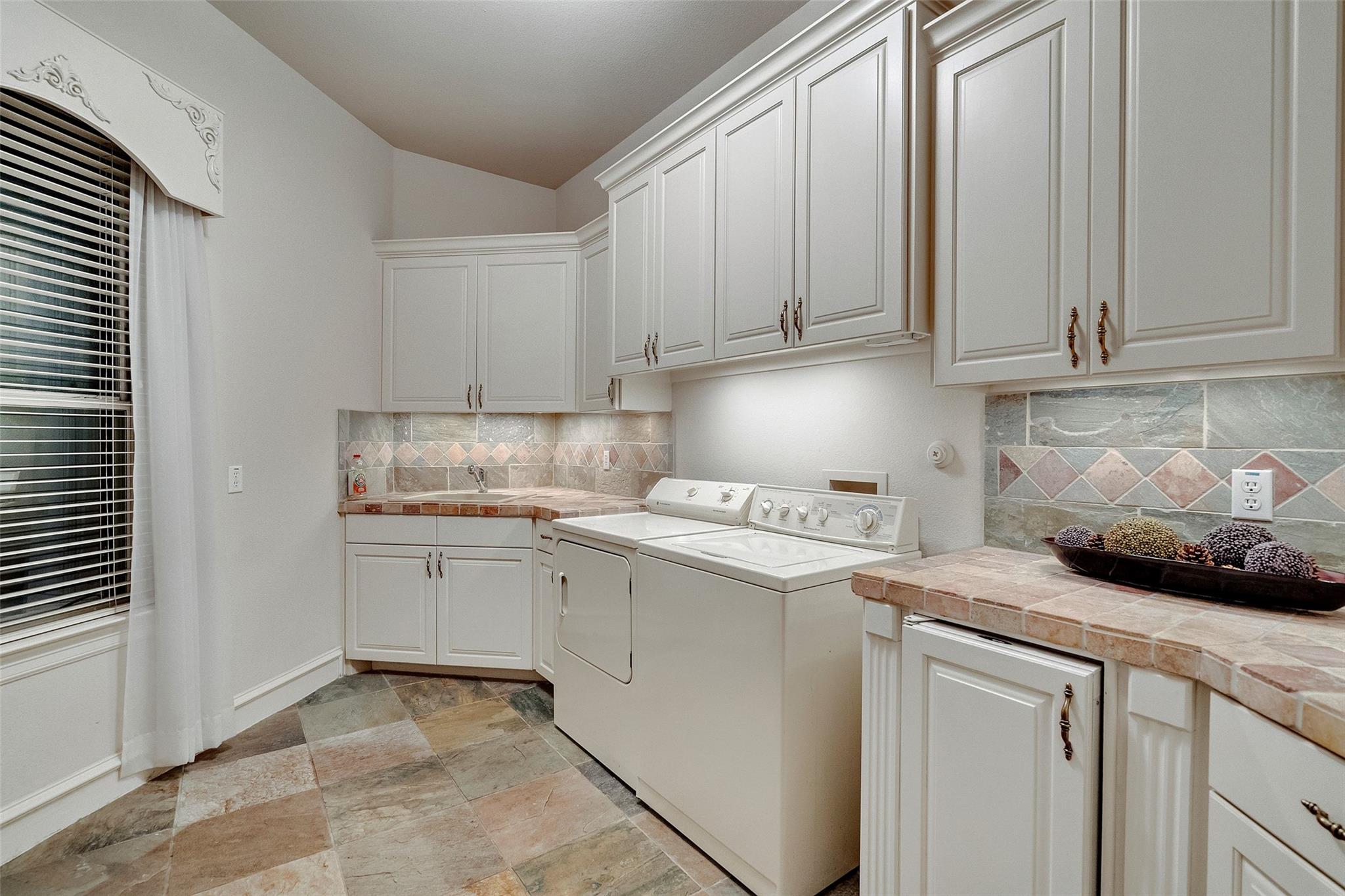 601 S Angel Light Dr, Spicewood, TX 78669