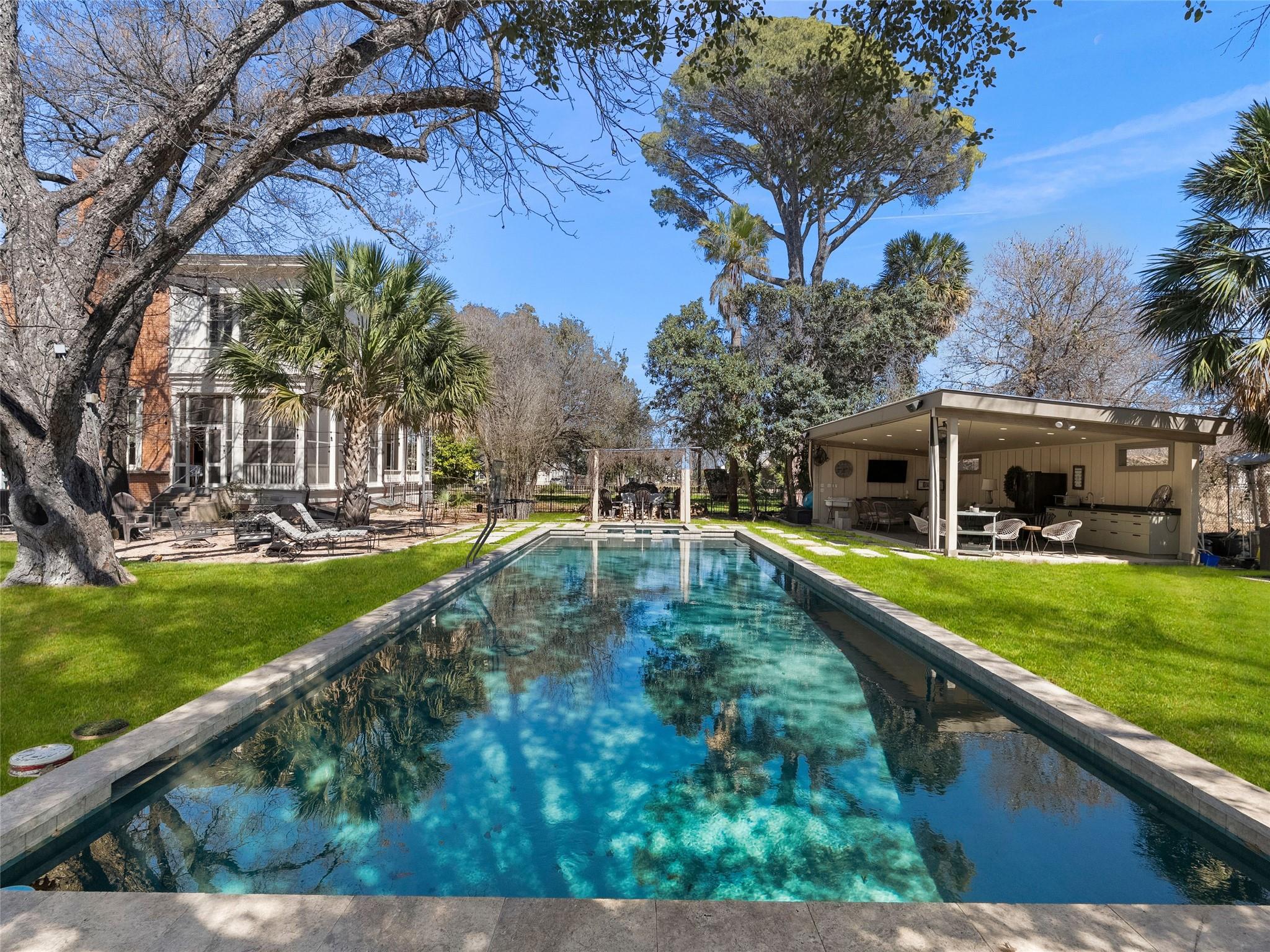 372 Magazine Ave, New Braunfels, TX 78130