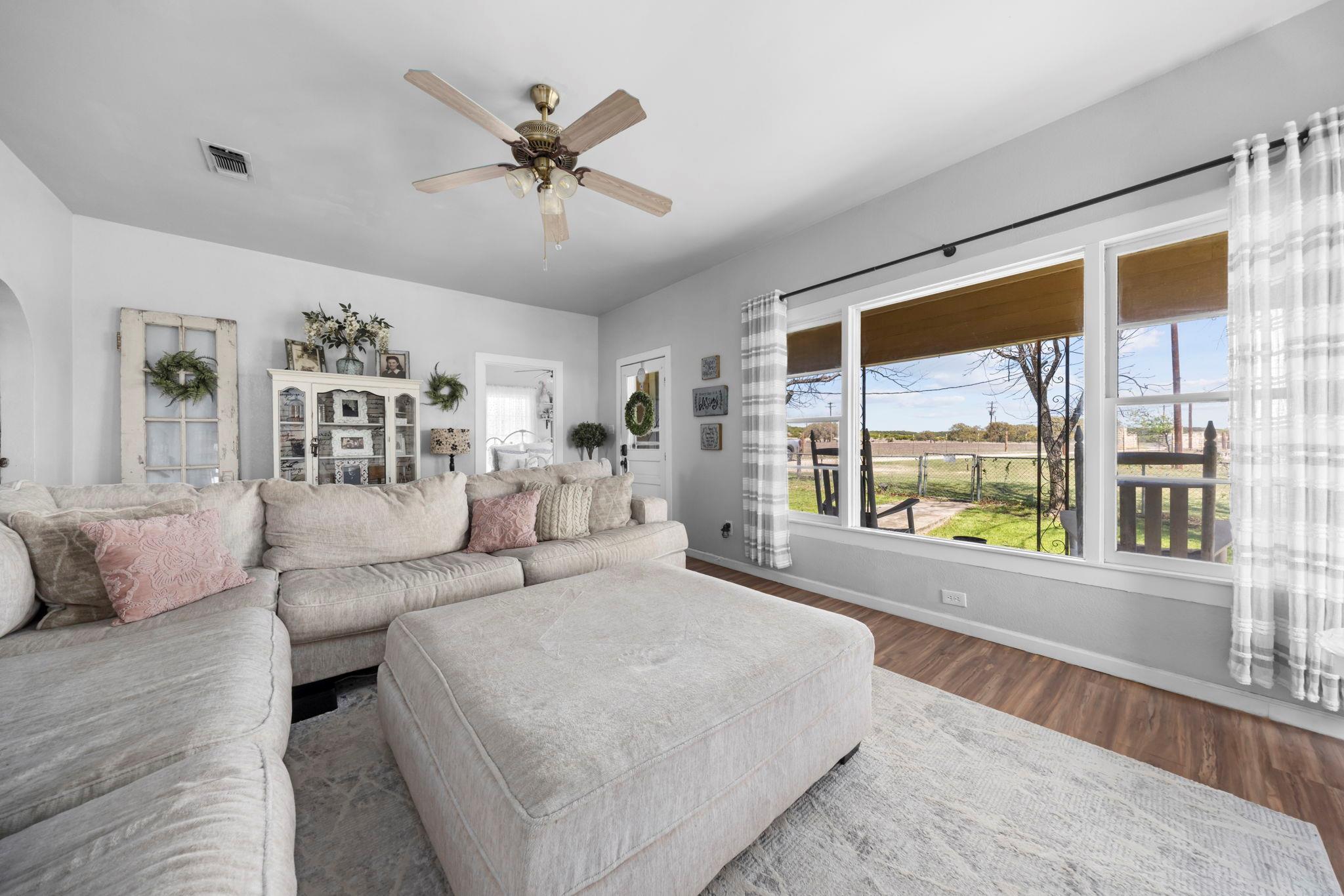 656 County Road 1301, Lampasas, TX 76550