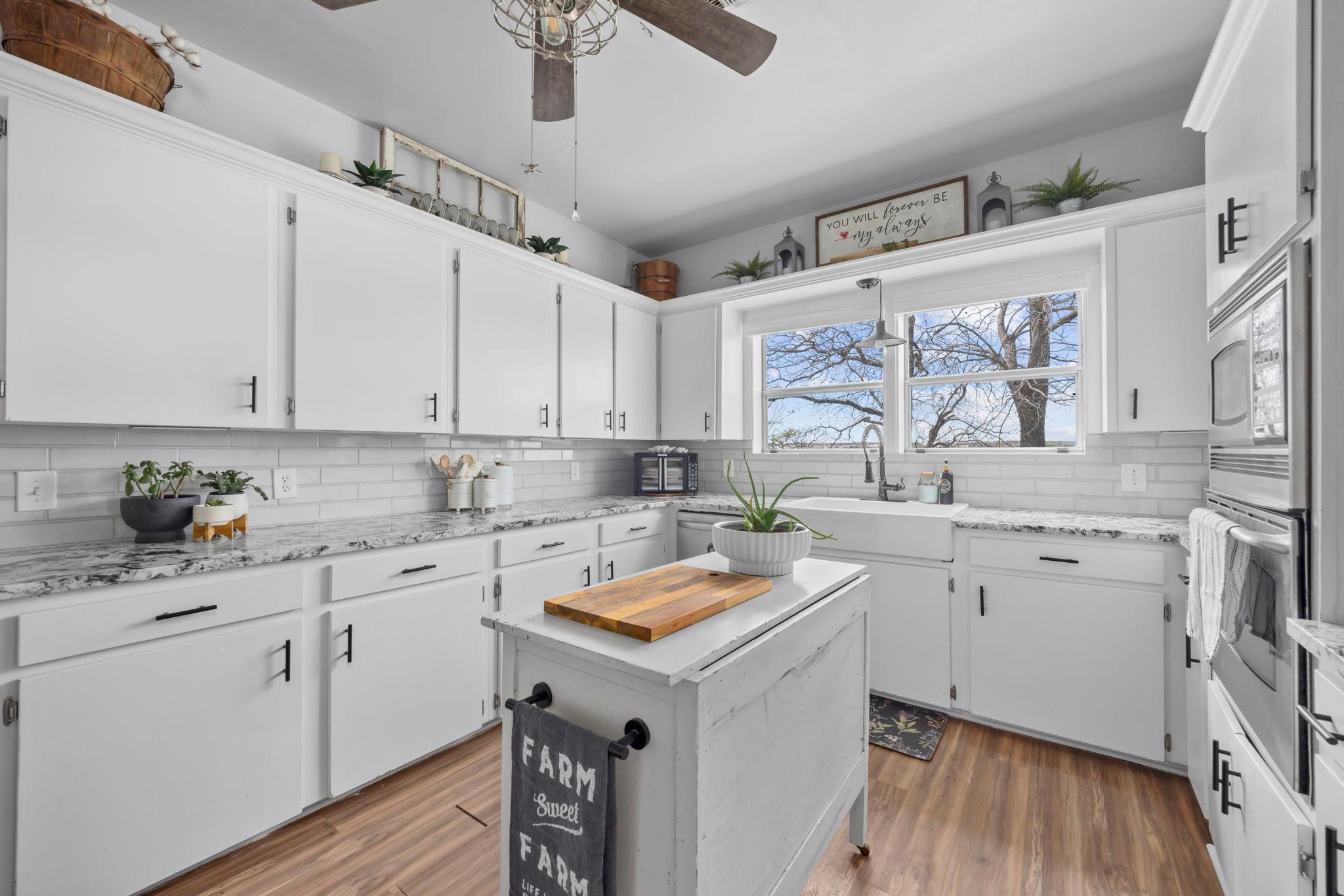 656 County Road 1301, Lampasas, TX 76550