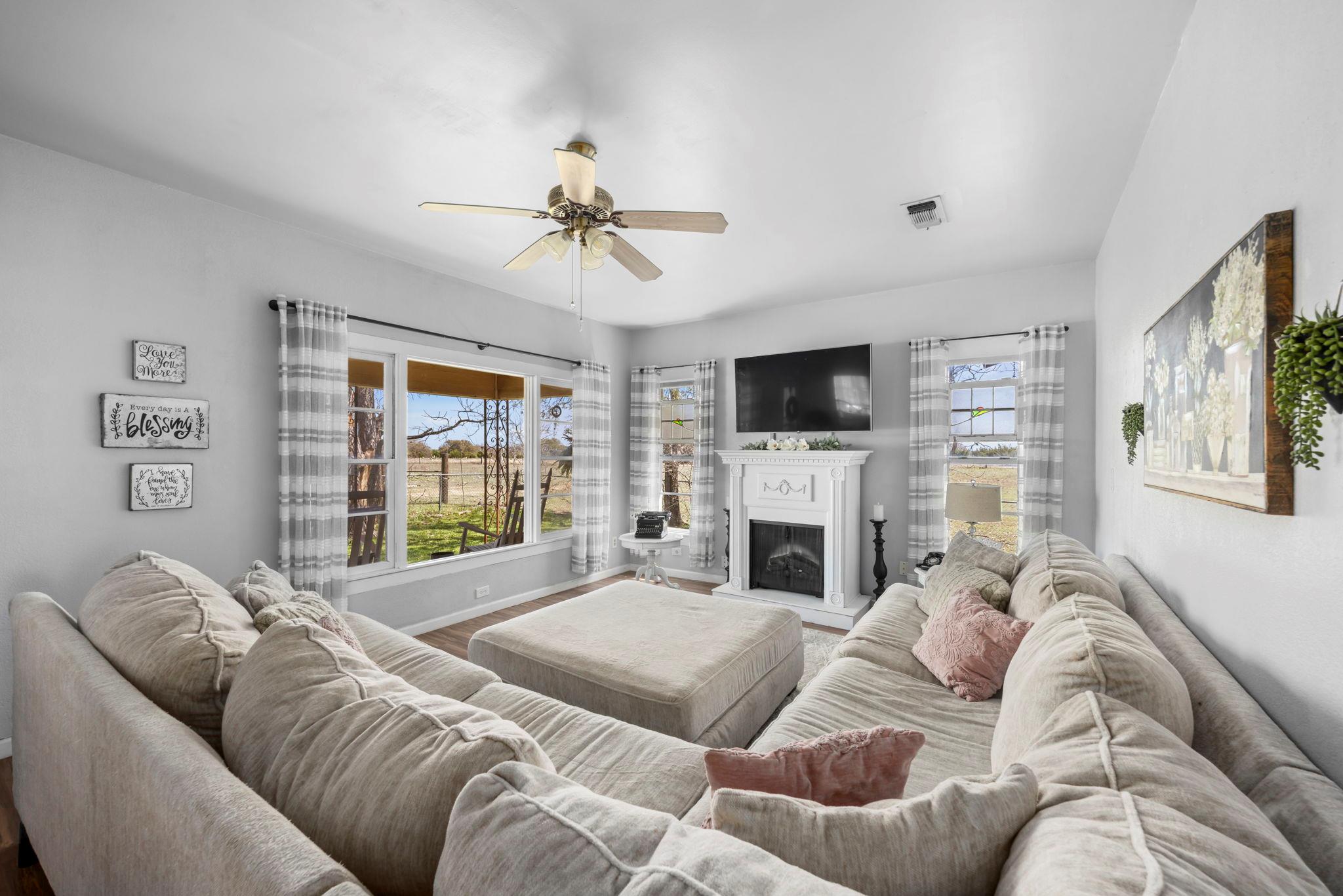 656 County Road 1301, Lampasas, TX 76550