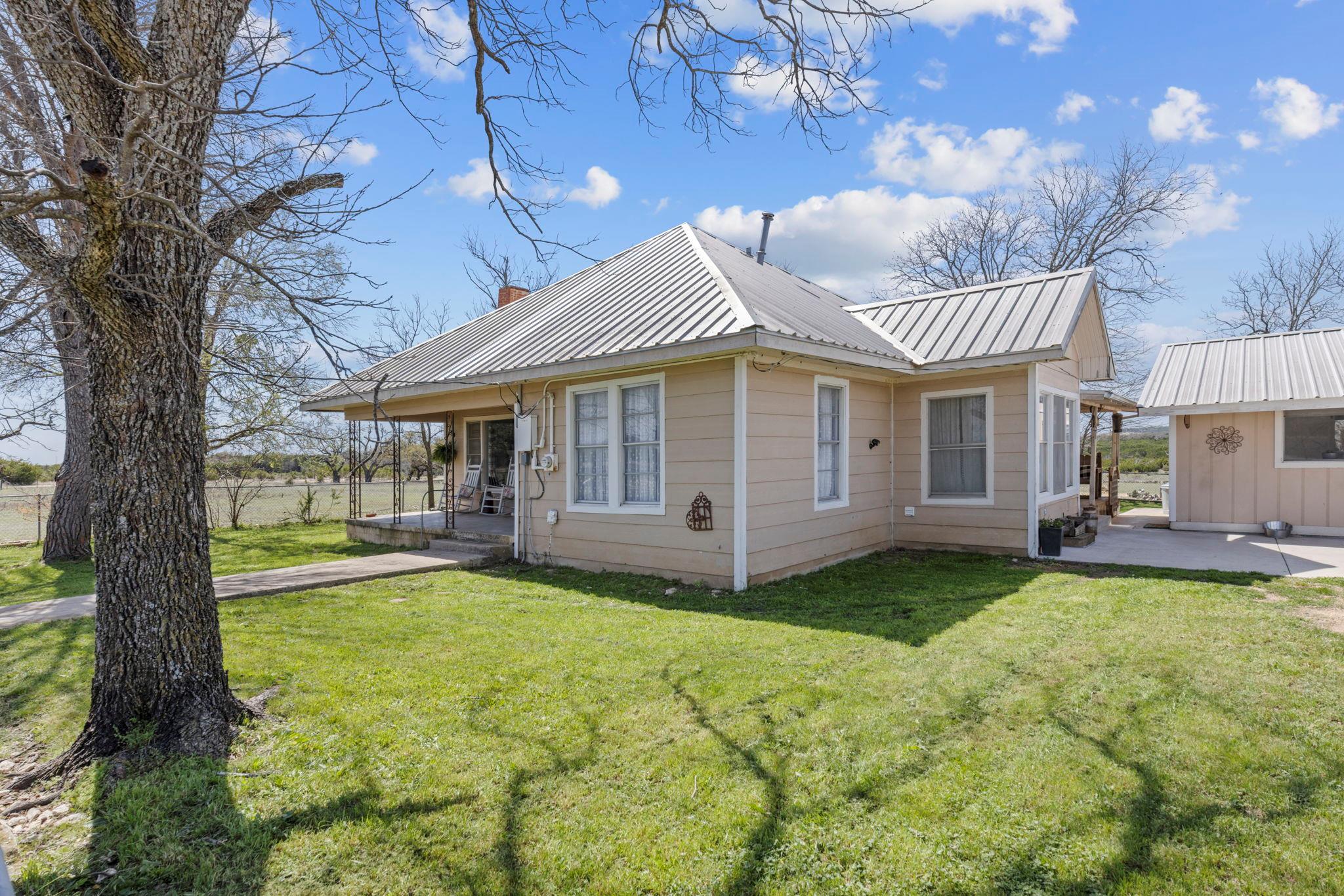 656 County Road 1301, Lampasas, TX 76550