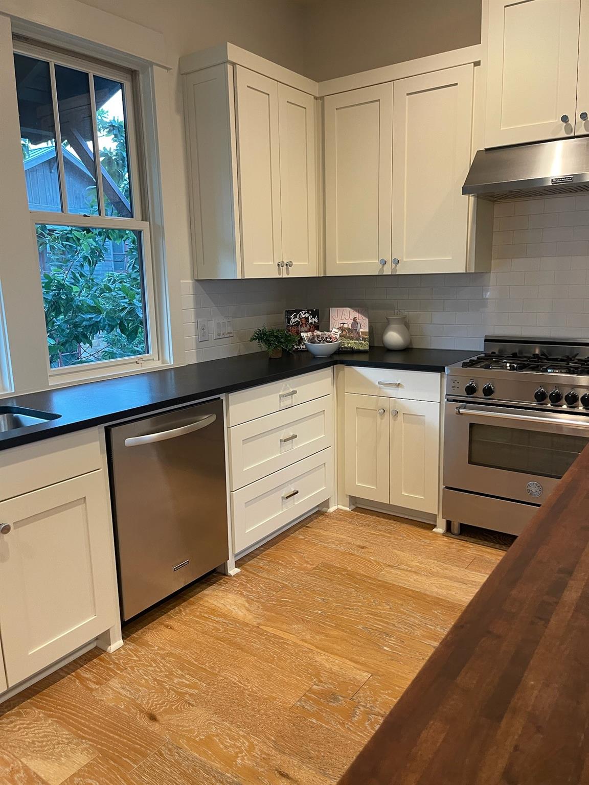 2217 Seabiscuit Cv # 105, Spicewood, TX 78669